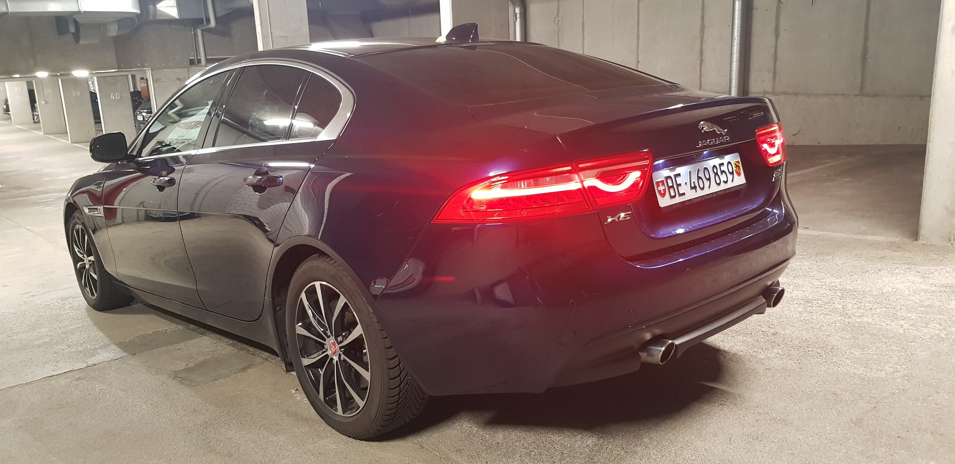 JAGUAR XE 25d Prestige AWD Automat-image-6