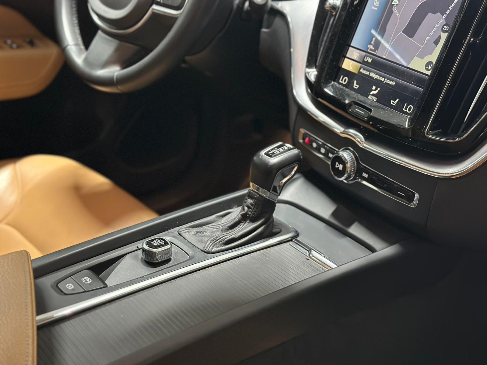 VOLVO XC60 D5 AWD Momentum Geartronic-image-11
