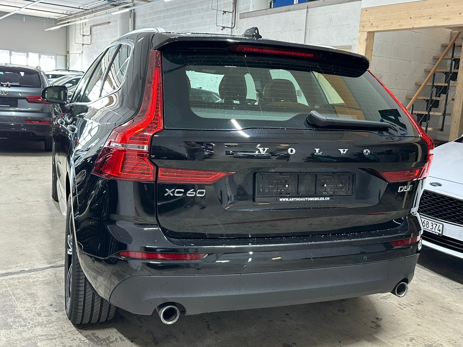 VOLVO XC60 D5 AWD Momentum Geartronic-image-4