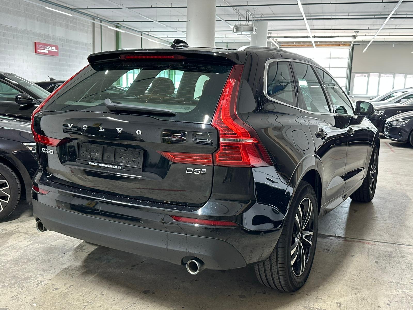 VOLVO XC60 D5 AWD Momentum Geartronic-image-3