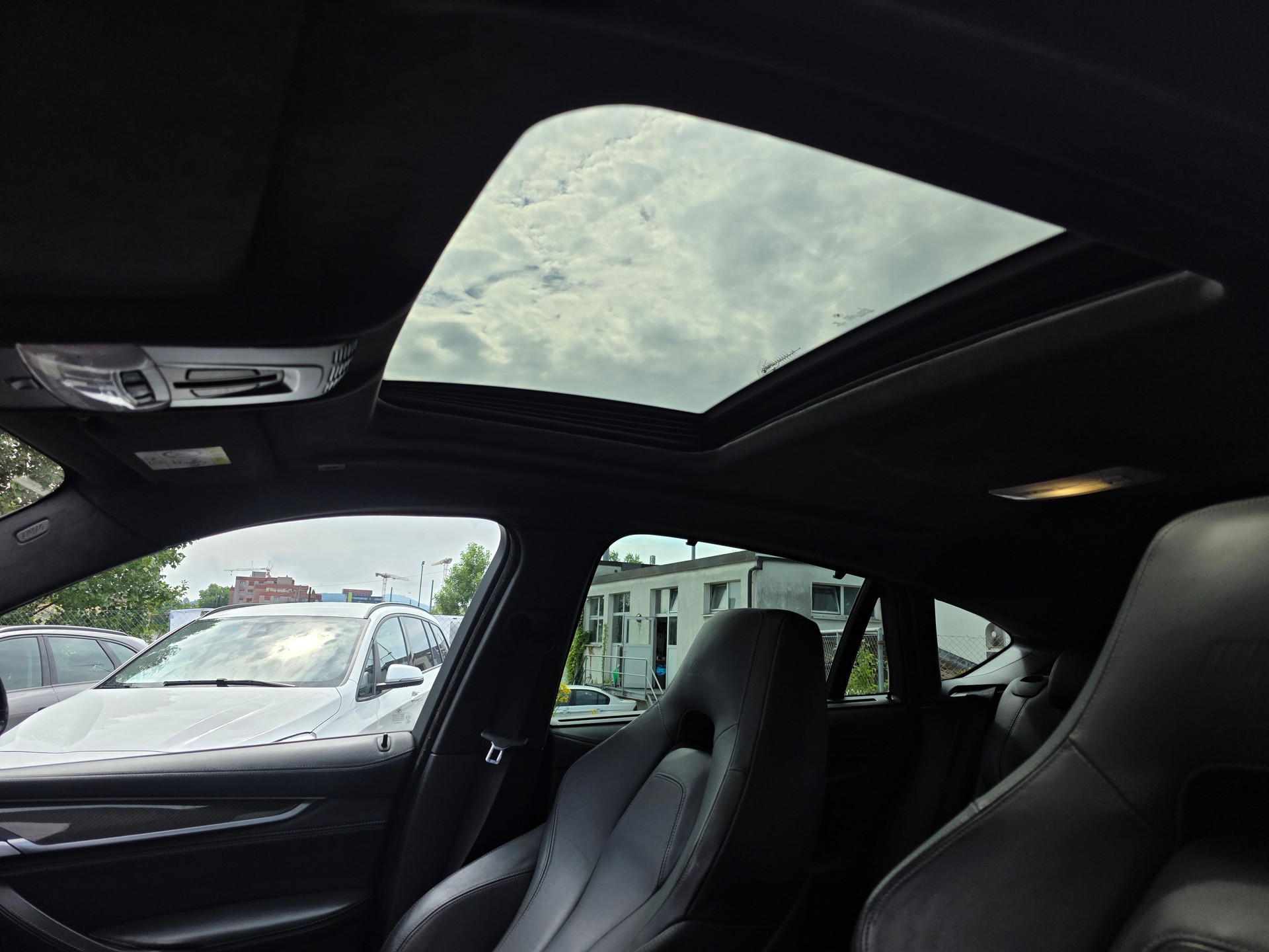 BMW X6M Steptronic * CH-Fahrzeug *-image-26