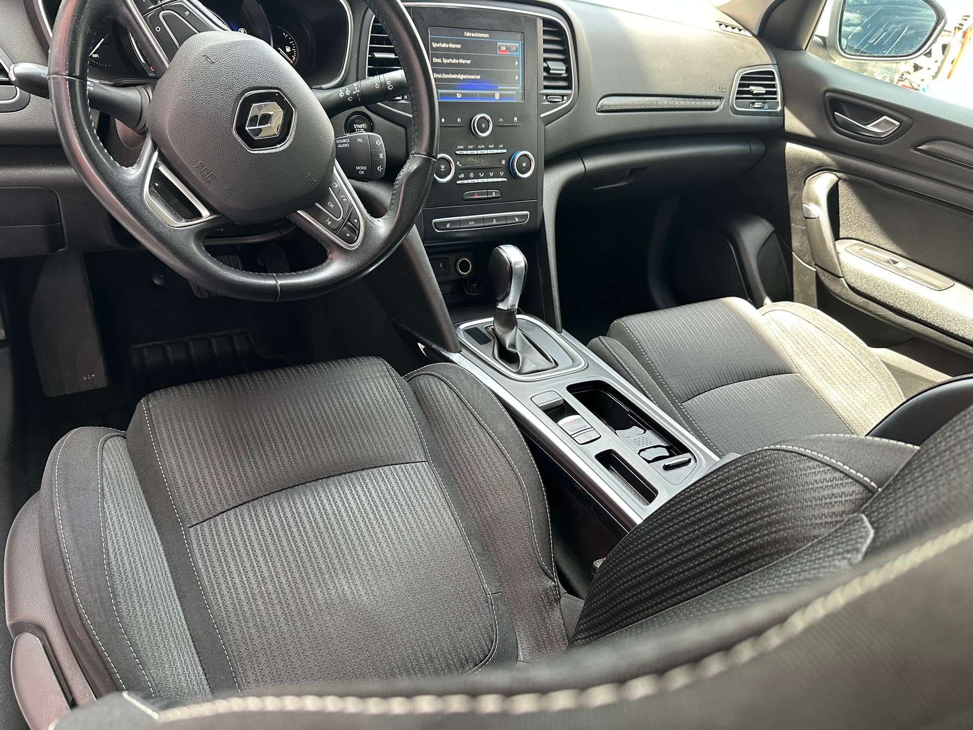 RENAULT Mégane Grandtour 1.5 dCi Business EDC-image-9