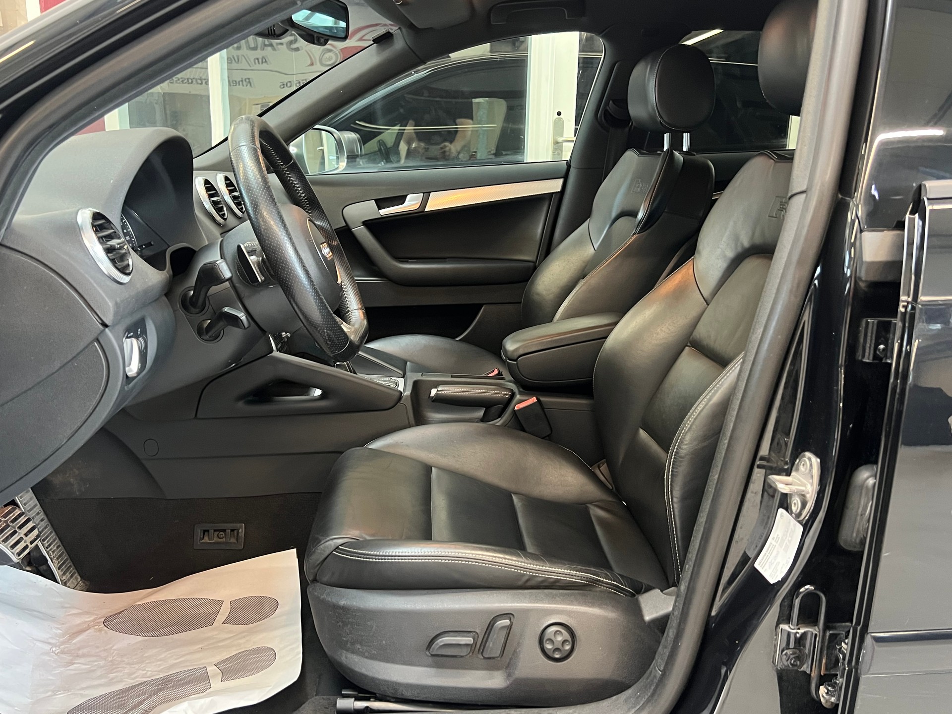 AUDI RS3 Sportback 2.5 TFSI quattro S-tronic-image-10
