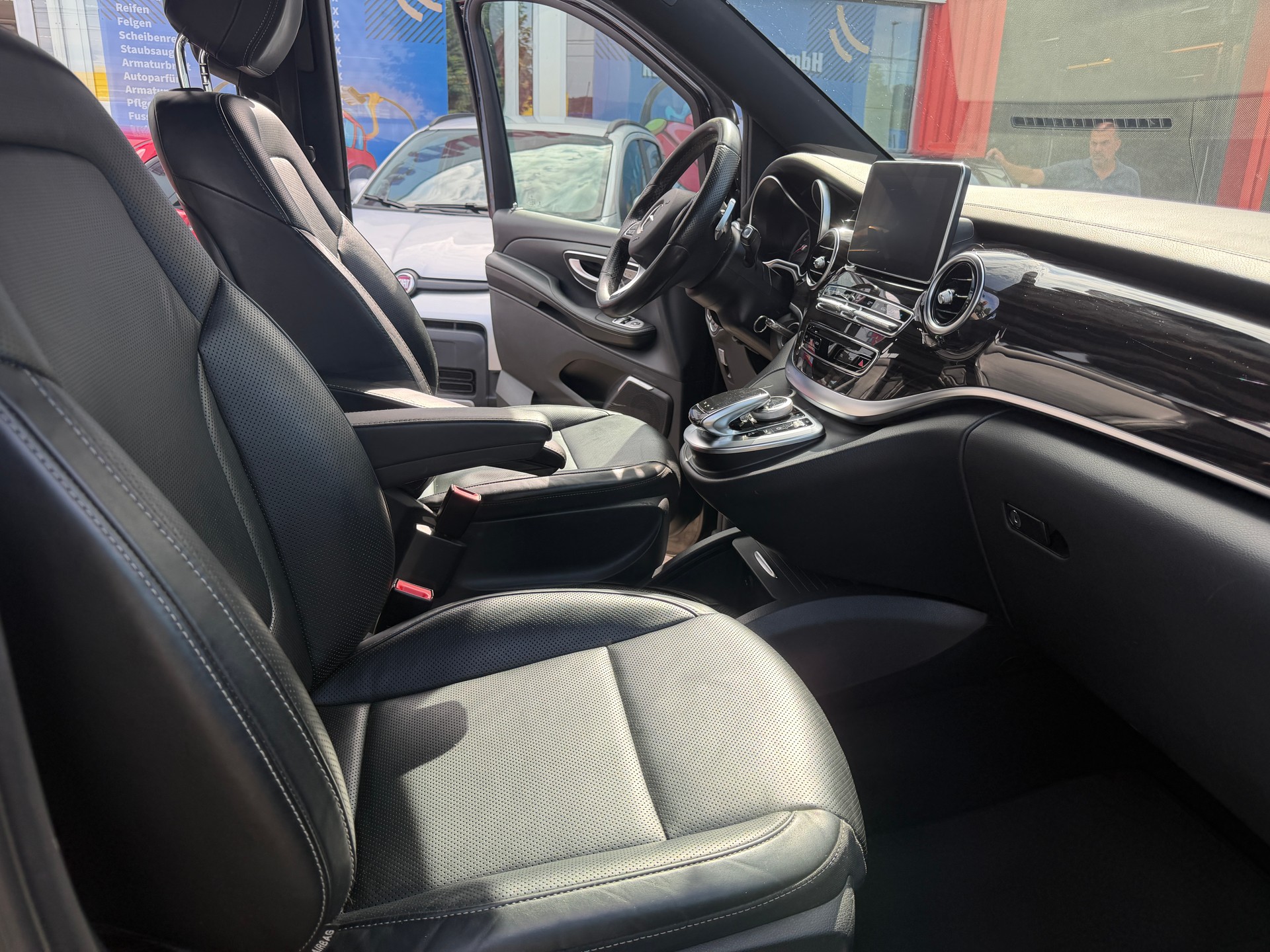MERCEDES-BENZ V 250 d Avantgarde lang 4Matic 7G-Tronic-image-12