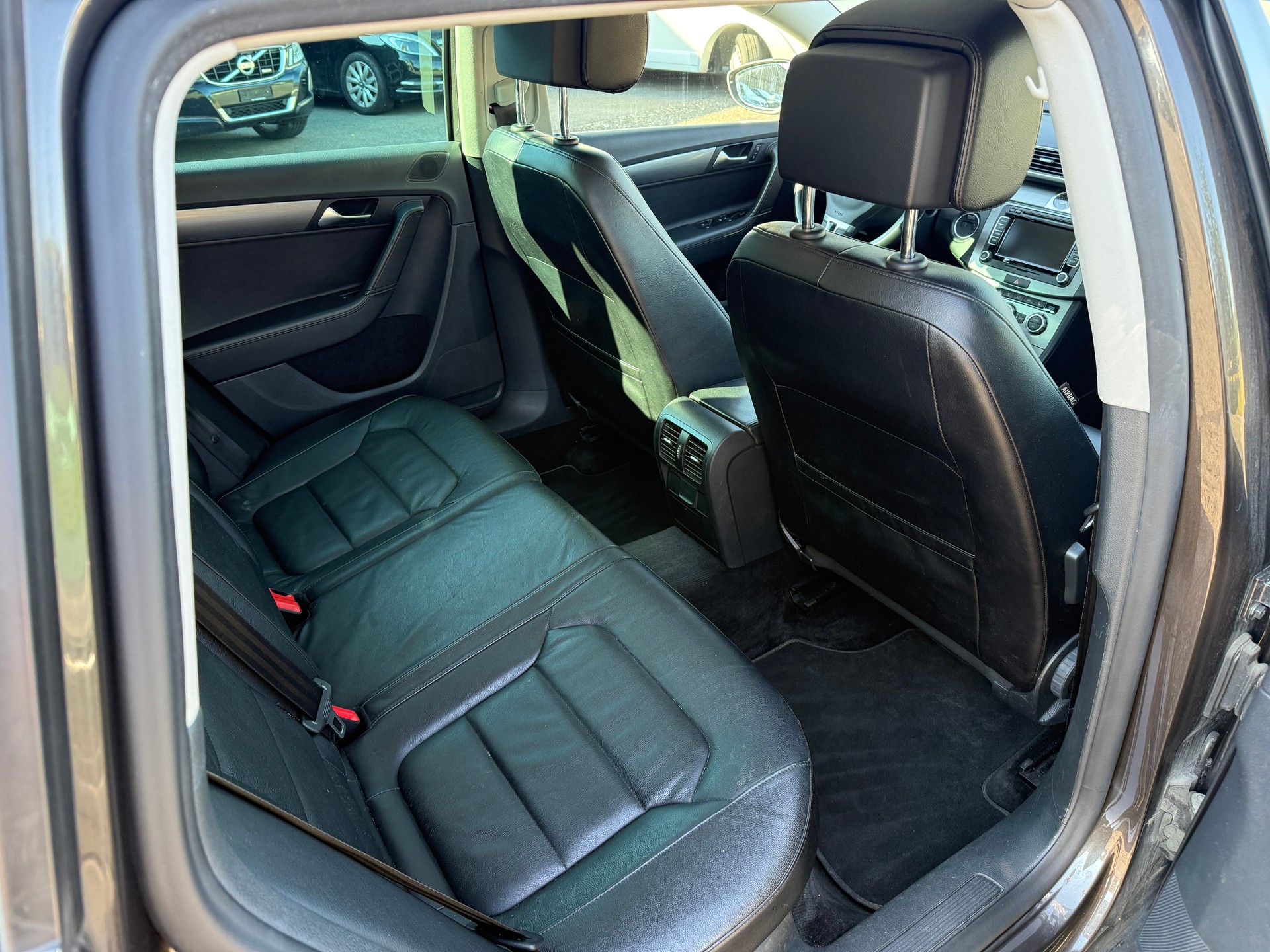 VW Passat Variant 2.0 TDI BMT Highline 4MDSG-image-11