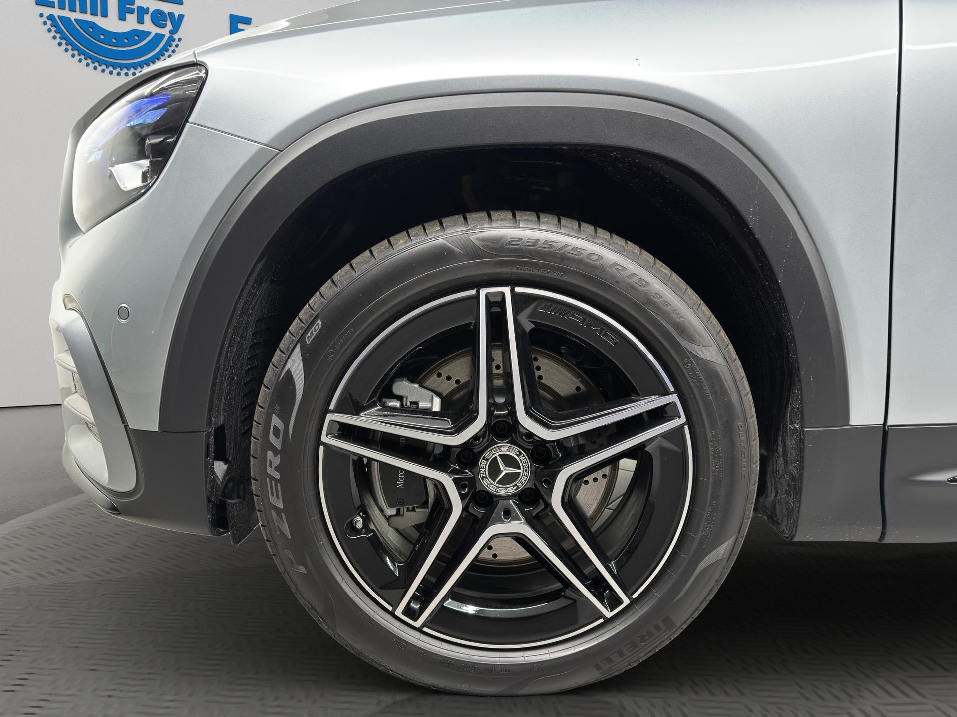 MERCEDES-BENZ GLB 220 AMG Line 4matic-image-3