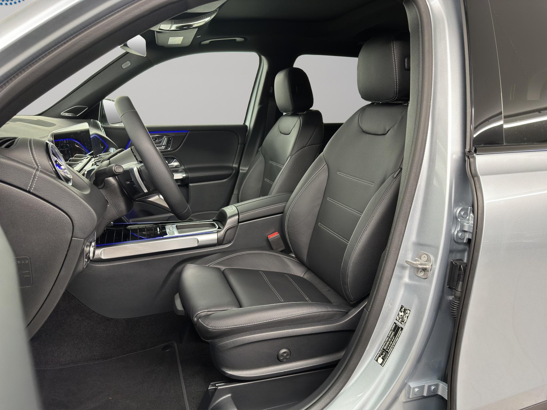 MERCEDES-BENZ GLB 220 AMG Line 4matic-image-6