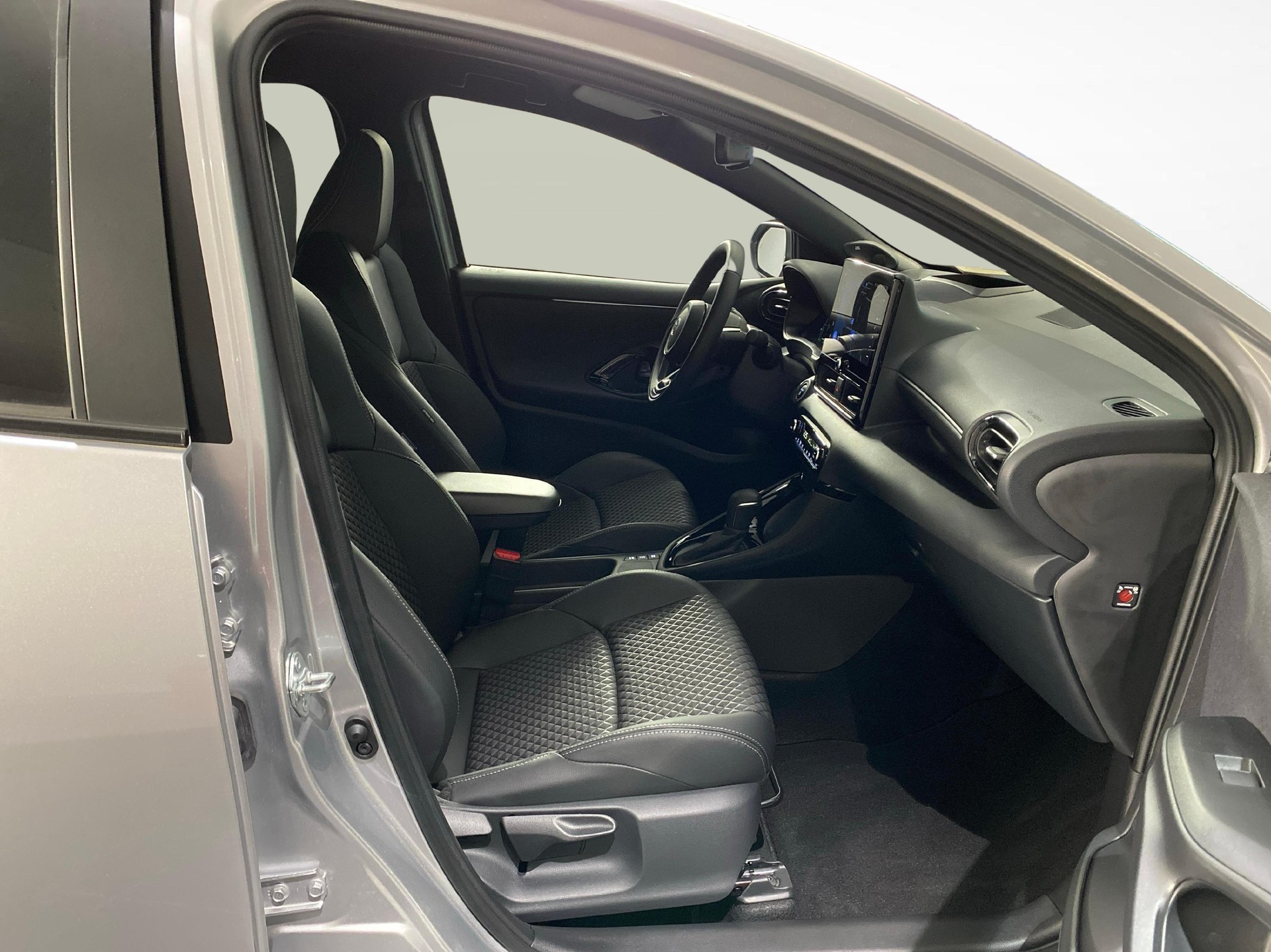 TOYOTA Yaris 1.5 VVT-i HSD Premium-image-10