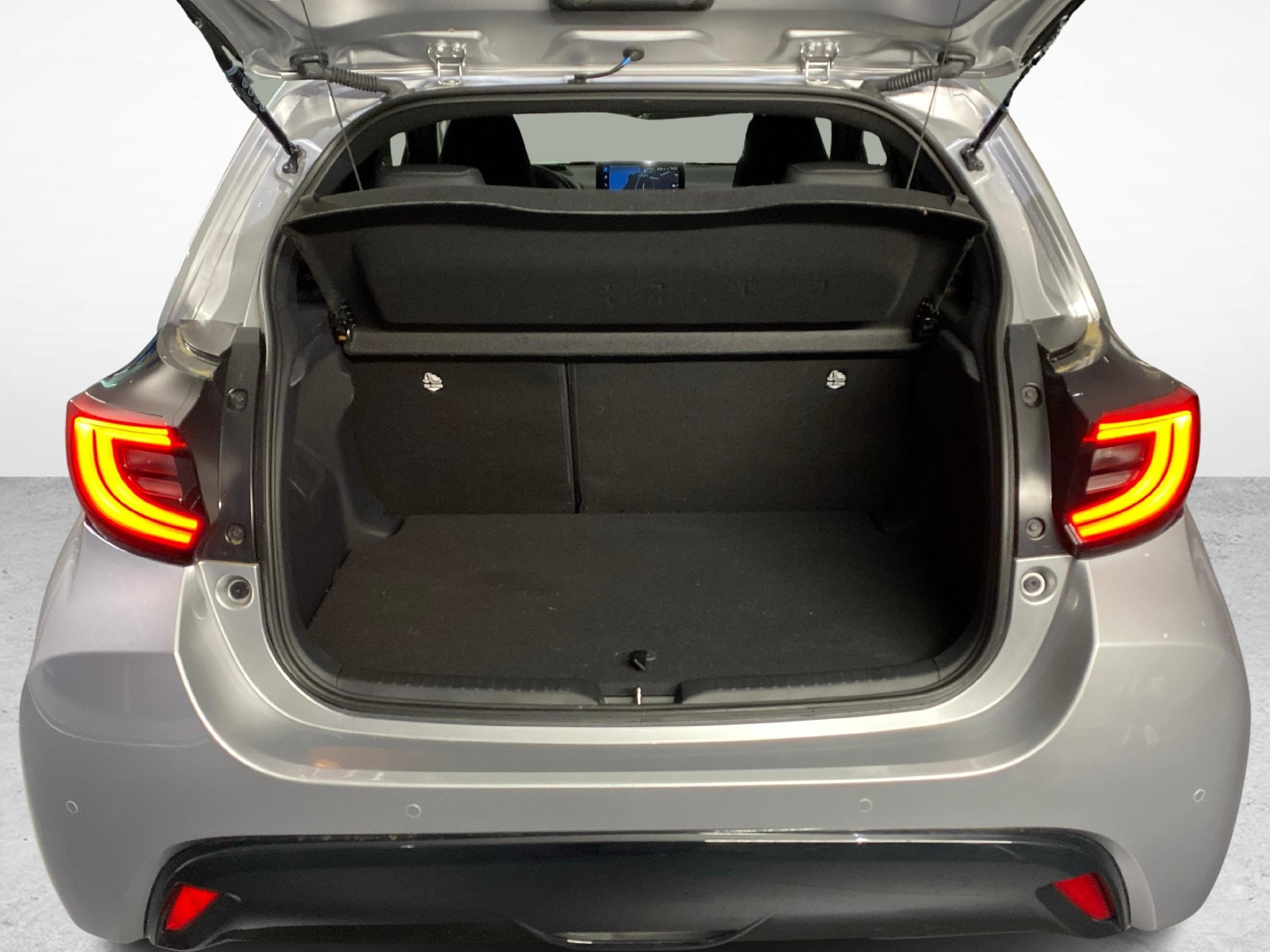 TOYOTA Yaris 1.5 VVT-i HSD Premium-image-13
