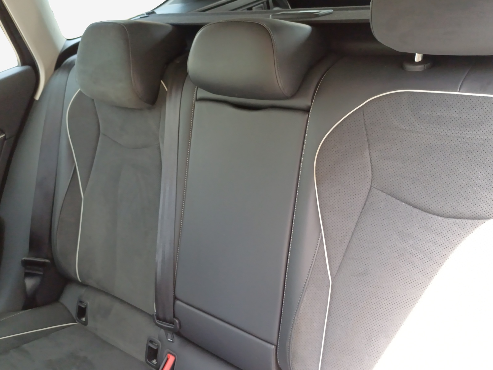 VW Passat Variant 2.0 TDI evo Business 4 Motion DSG-image-11