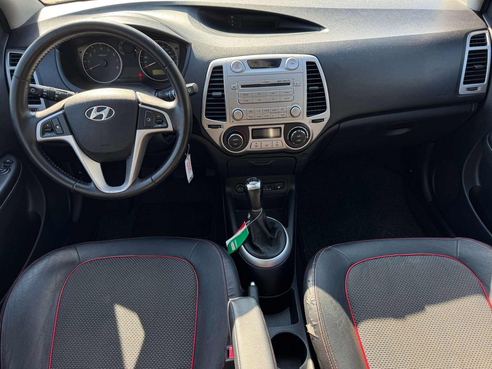 HYUNDAI i20 1.6 Premium-image-10