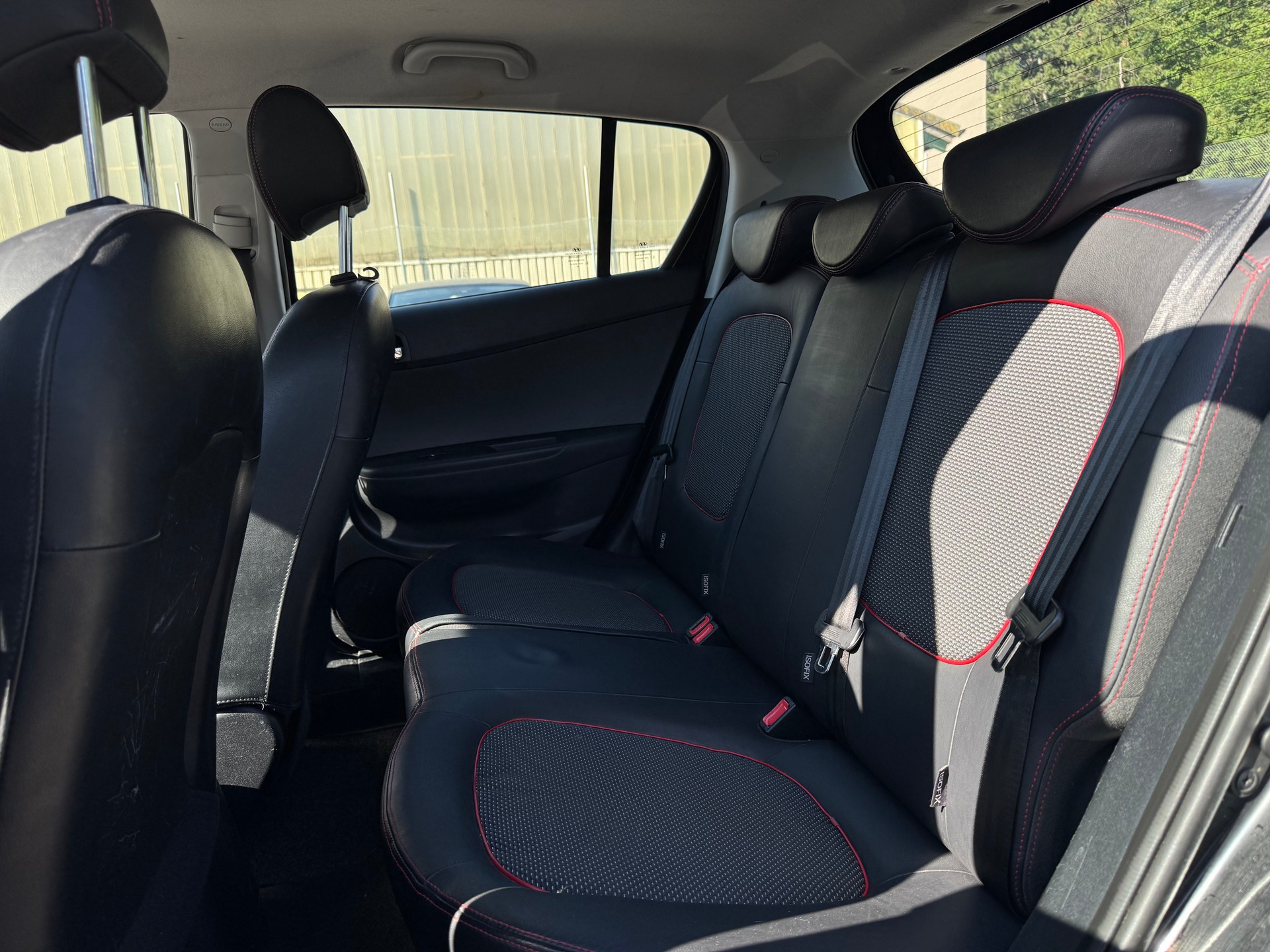 HYUNDAI i20 1.6 Premium-image-9