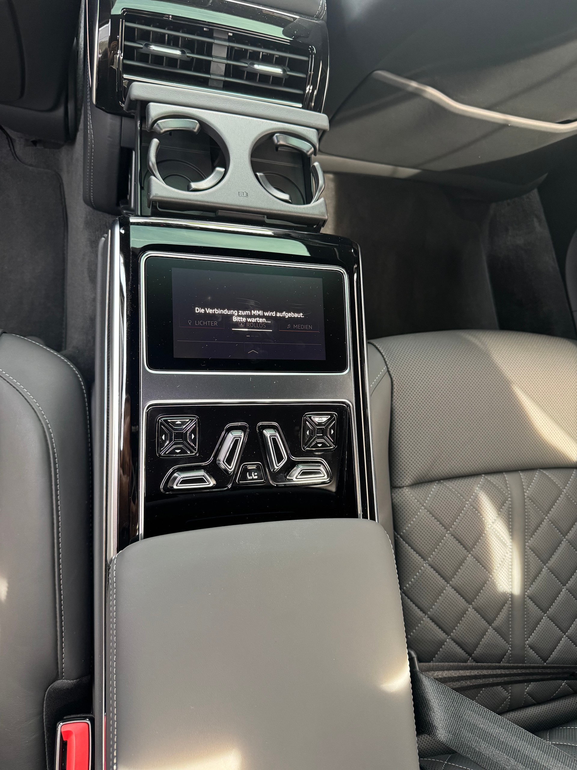 AUDI S8 TFSI quattro tiptronic-image-19