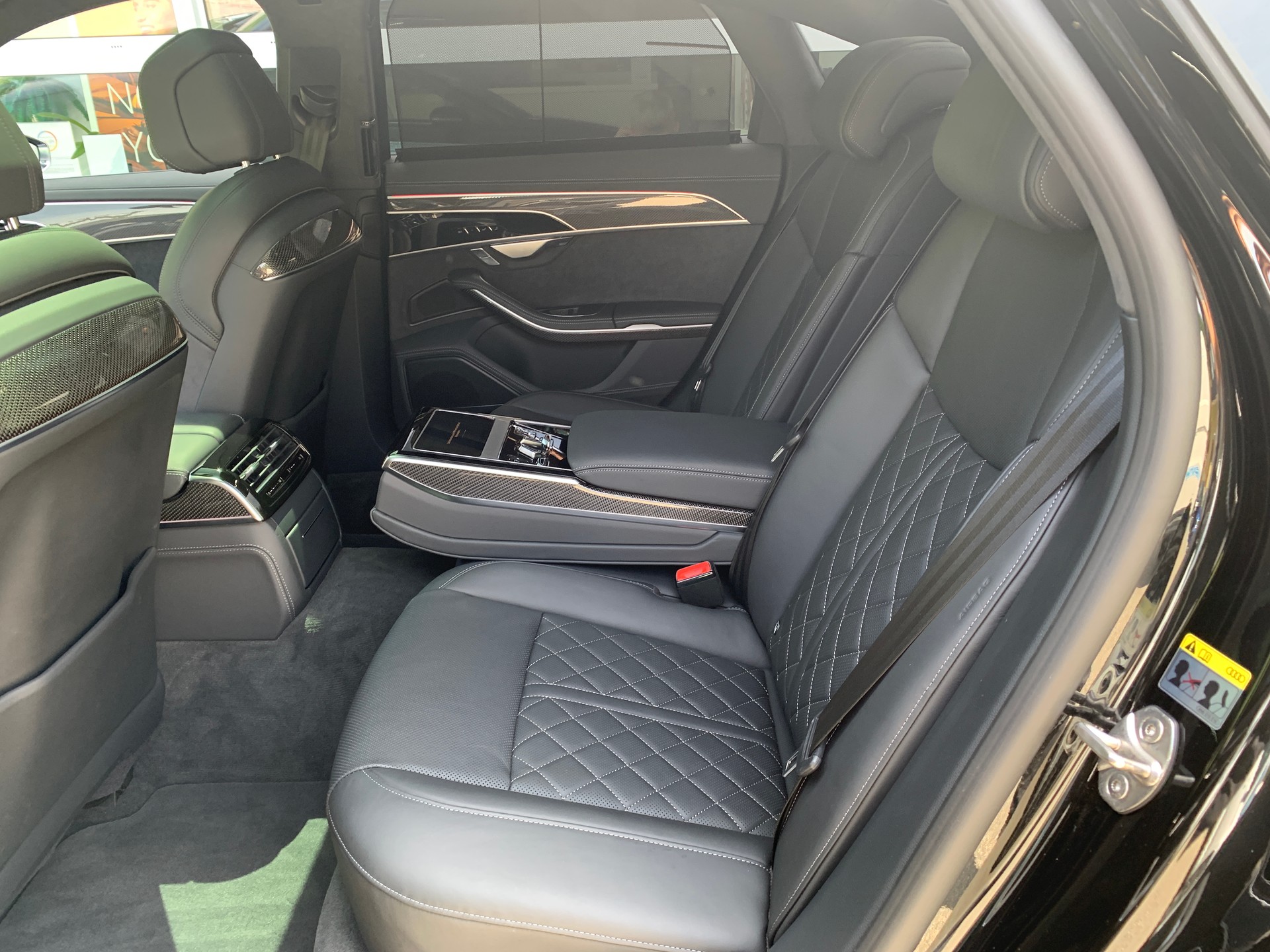 AUDI S8 TFSI quattro tiptronic-image-18