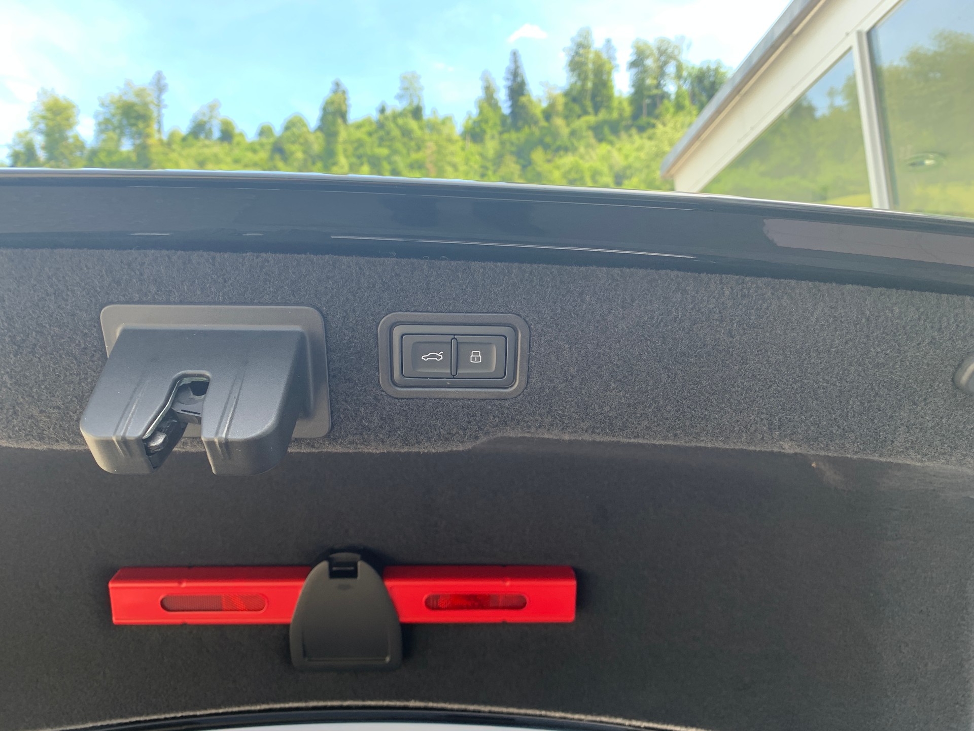 AUDI S8 TFSI quattro tiptronic-image-22
