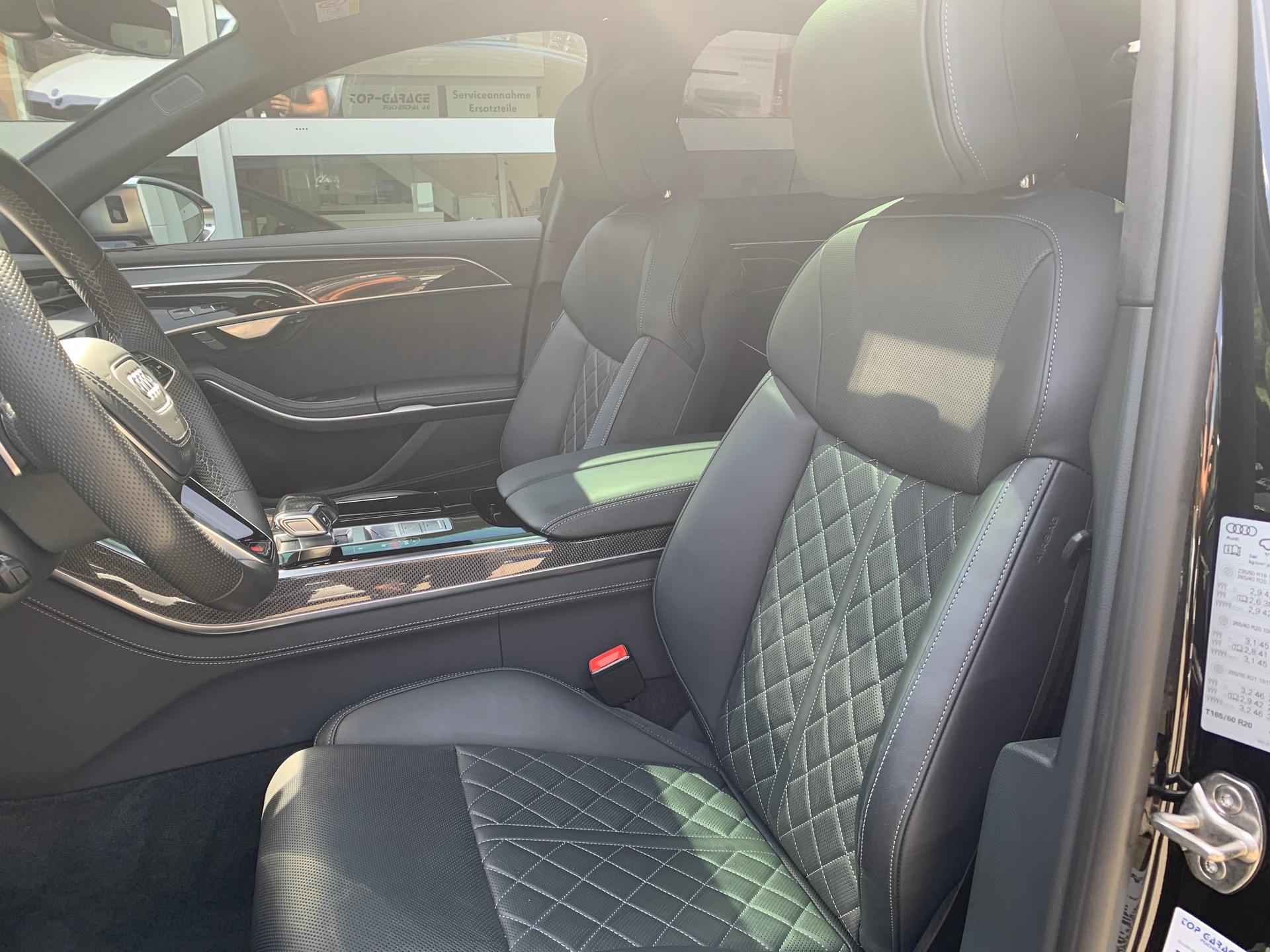 AUDI S8 TFSI quattro tiptronic-image-8