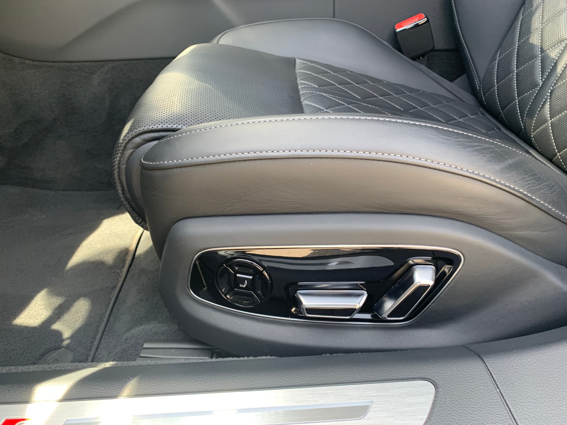 AUDI S8 TFSI quattro tiptronic-image-9