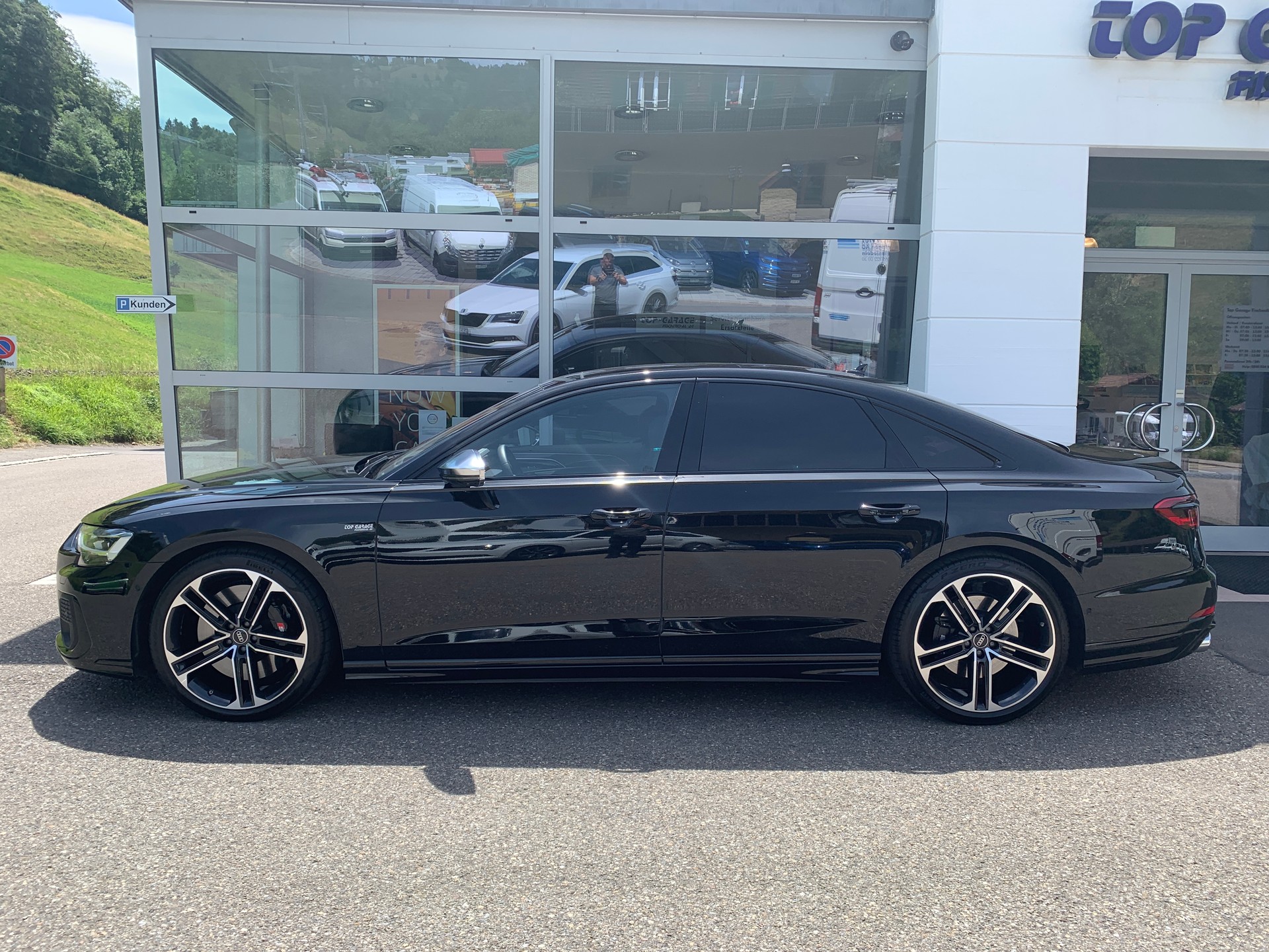 AUDI S8 TFSI quattro tiptronic-image-3