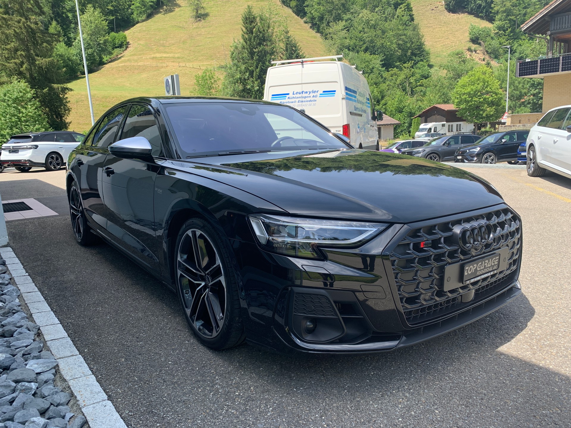 AUDI S8 TFSI quattro tiptronic-image-2