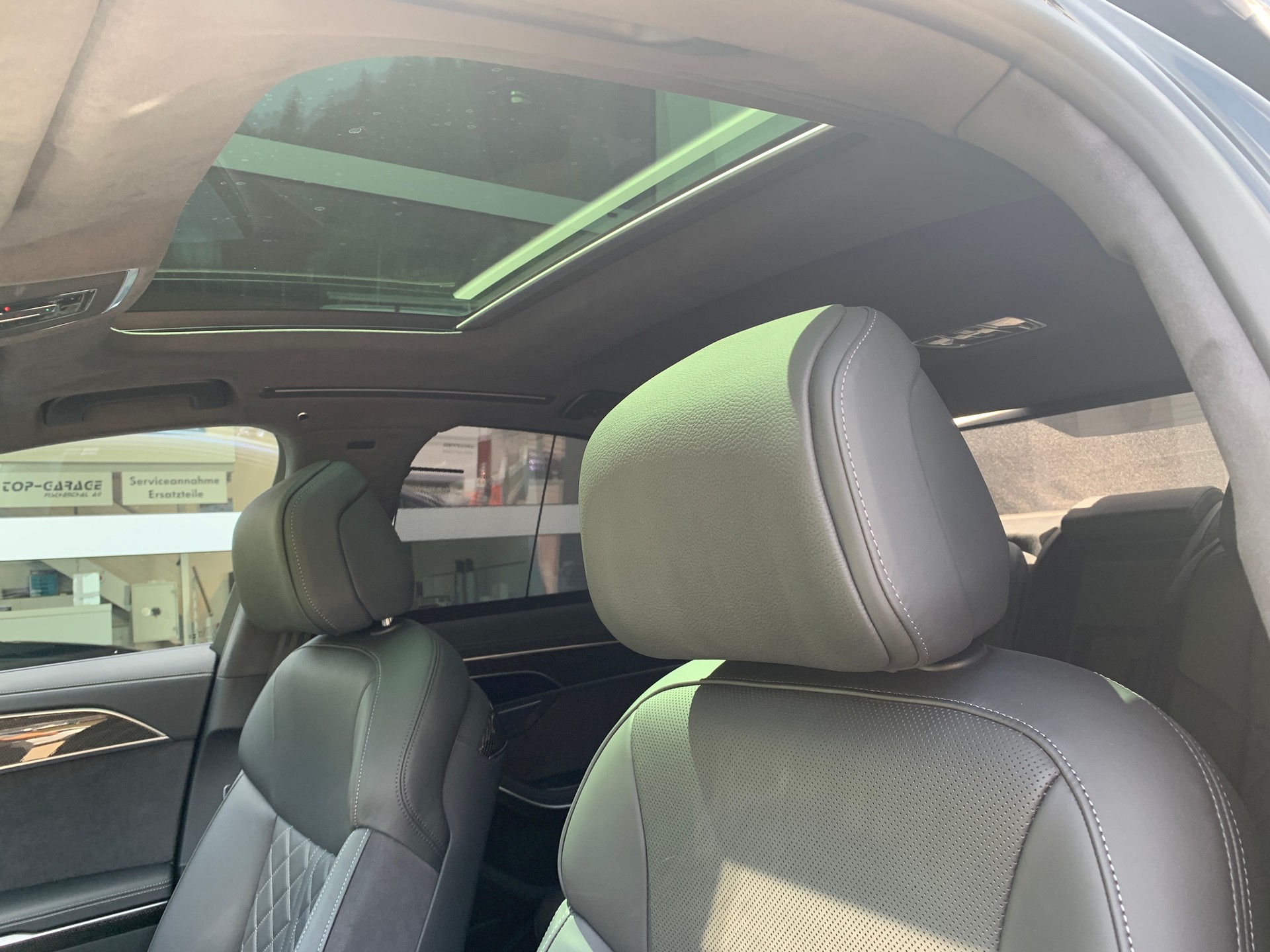 AUDI S8 TFSI quattro tiptronic-image-10