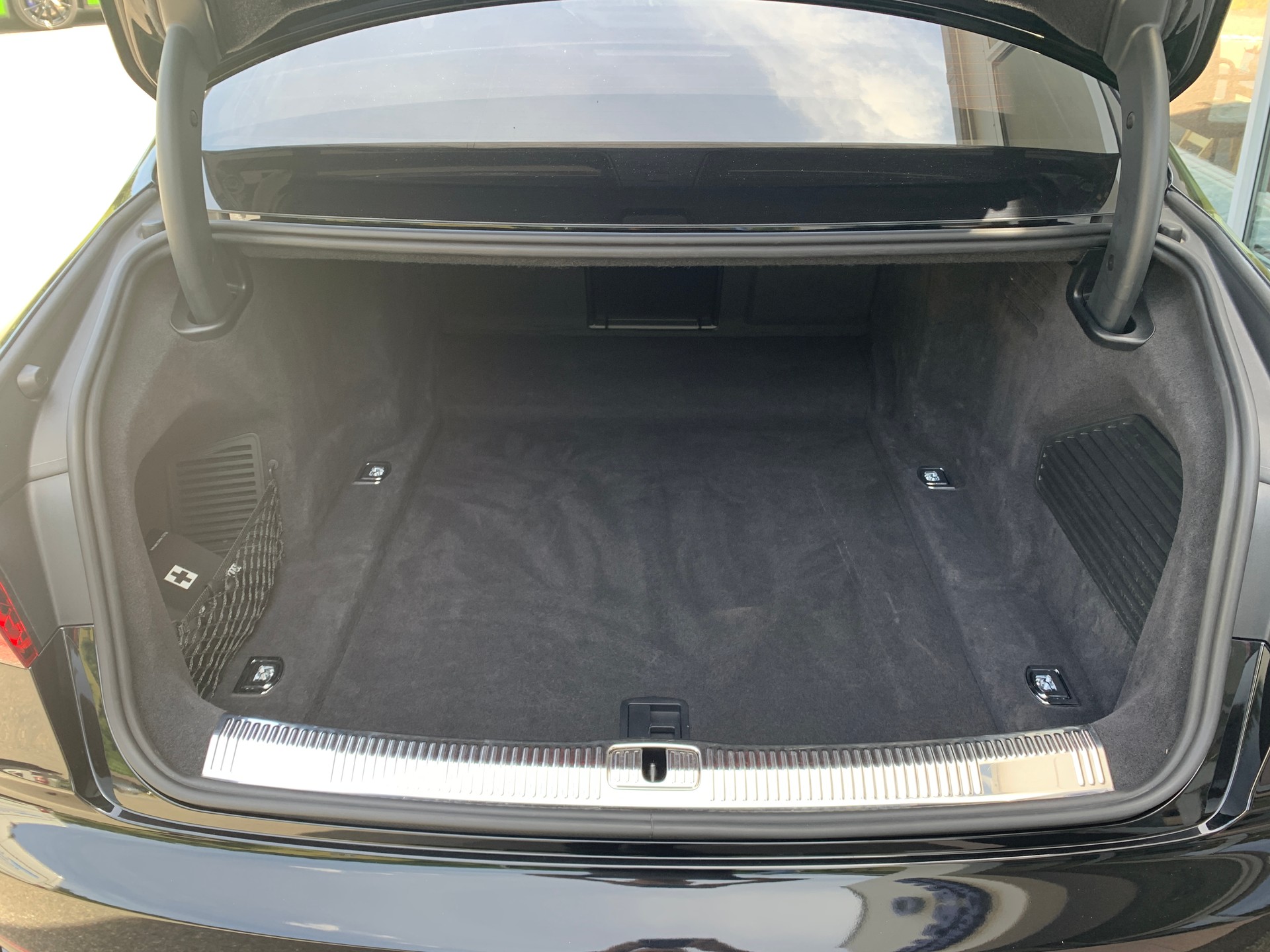 AUDI S8 TFSI quattro tiptronic-image-21