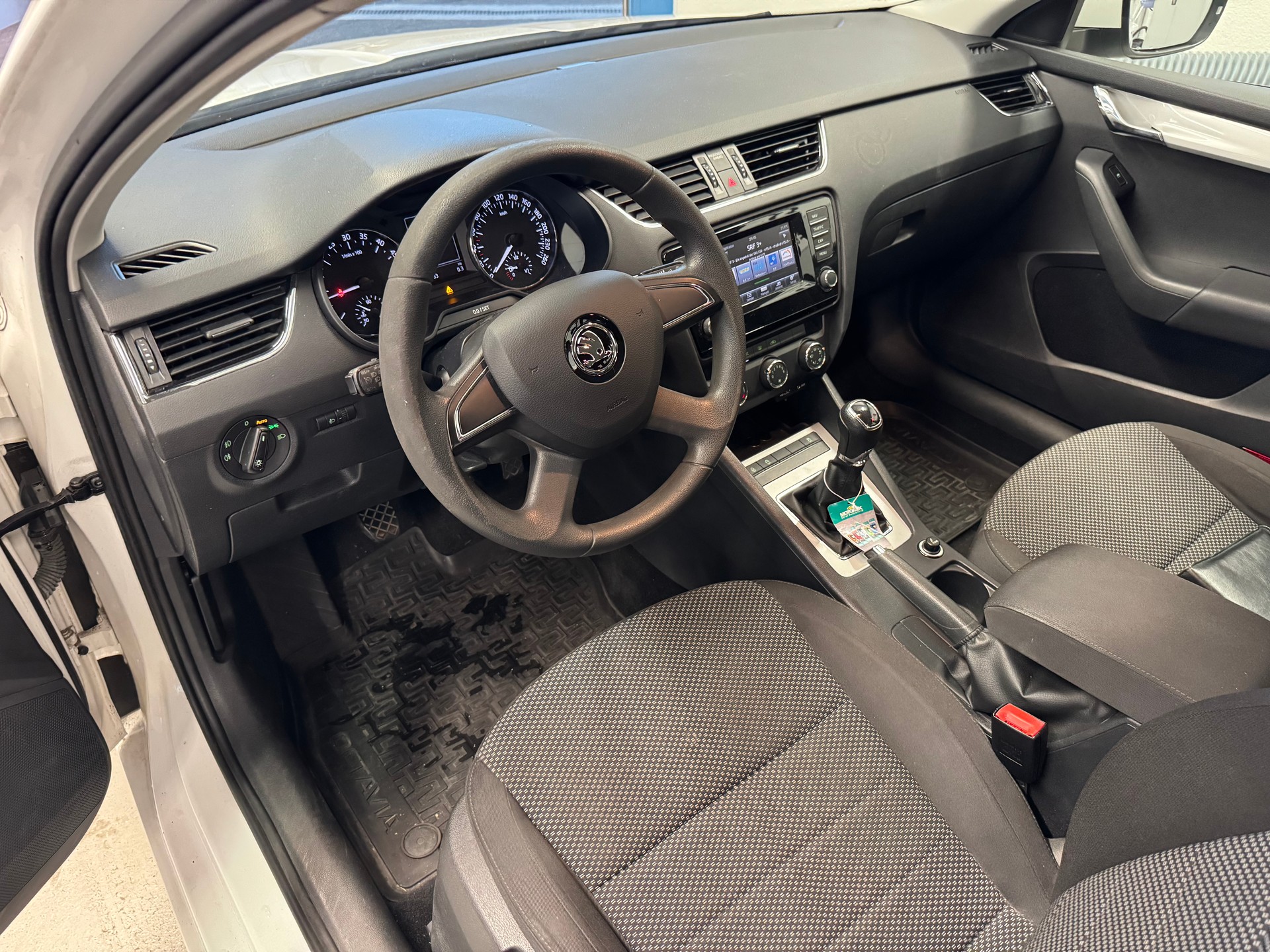 SKODA Octavia Combi 1.6 TDI Ambition 4x4-image-6
