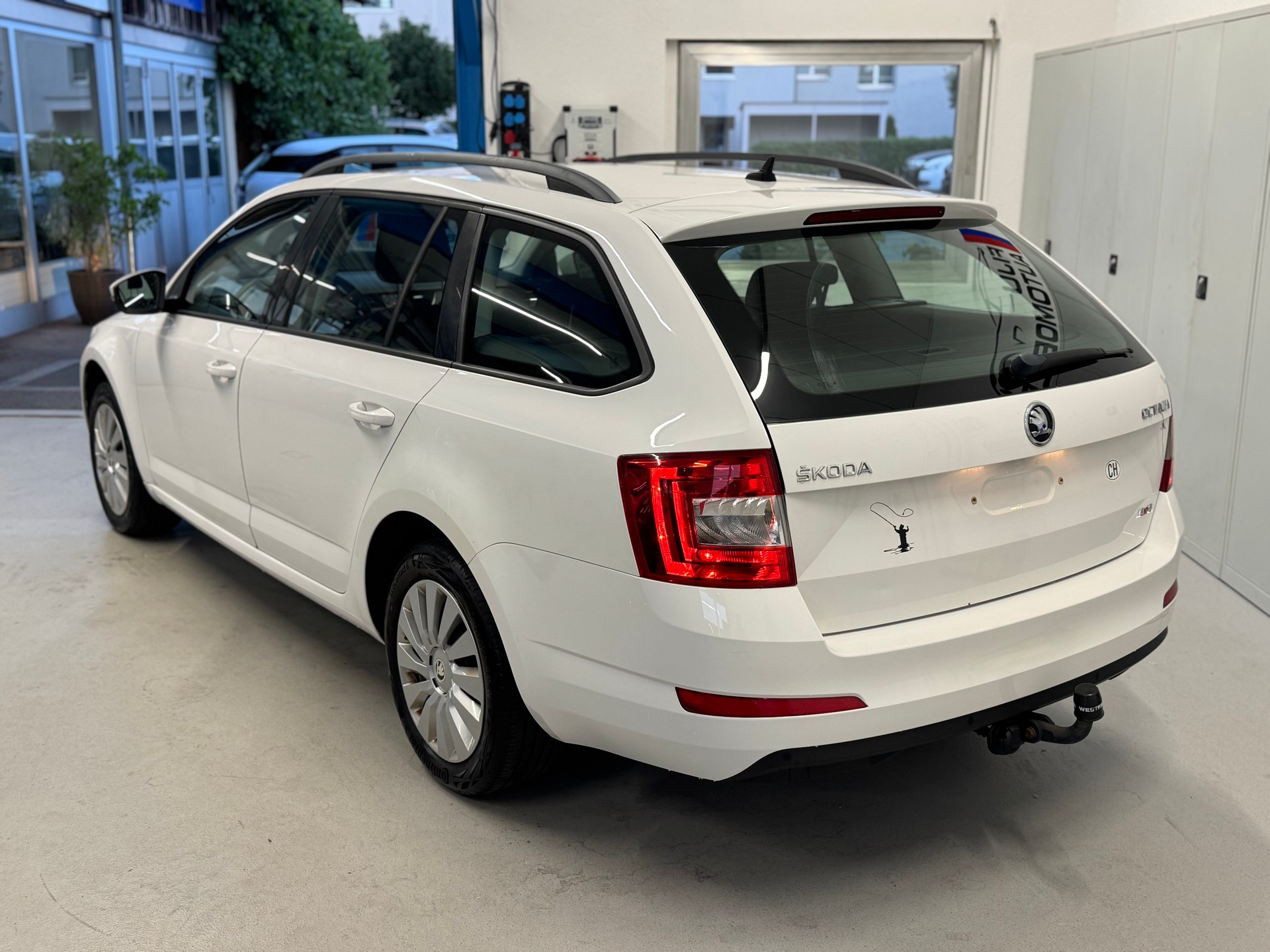 SKODA Octavia Combi 1.6 TDI Ambition 4x4-image-5