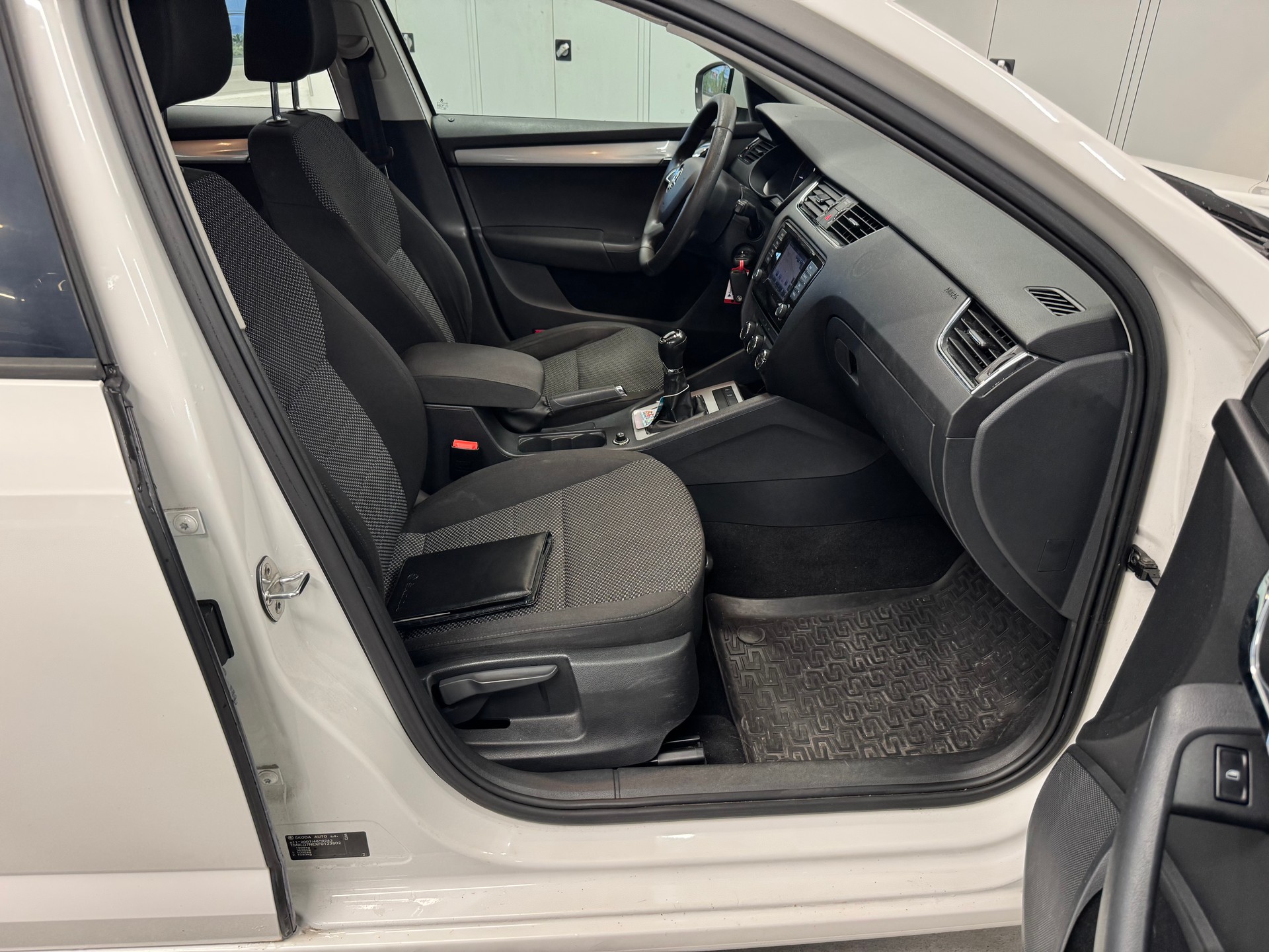 SKODA Octavia Combi 1.6 TDI Ambition 4x4-image-9