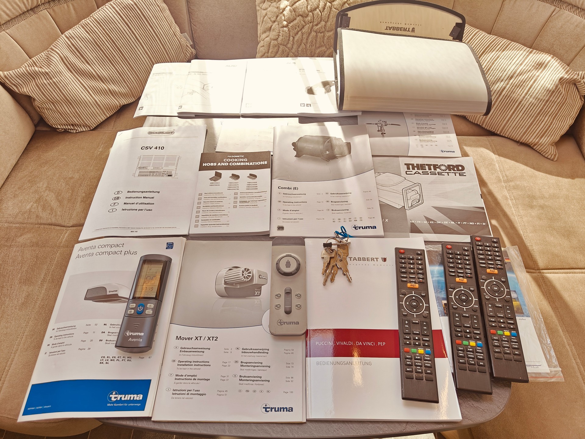 TABBERT Vivaldi 550E 2,3 -- Längsbett -- Klima -- Mover -- Veloträger -- 2x Fernseher -- 2x Sat-Anlage -- Radio DAB -- Fussbodenheizung-image-26