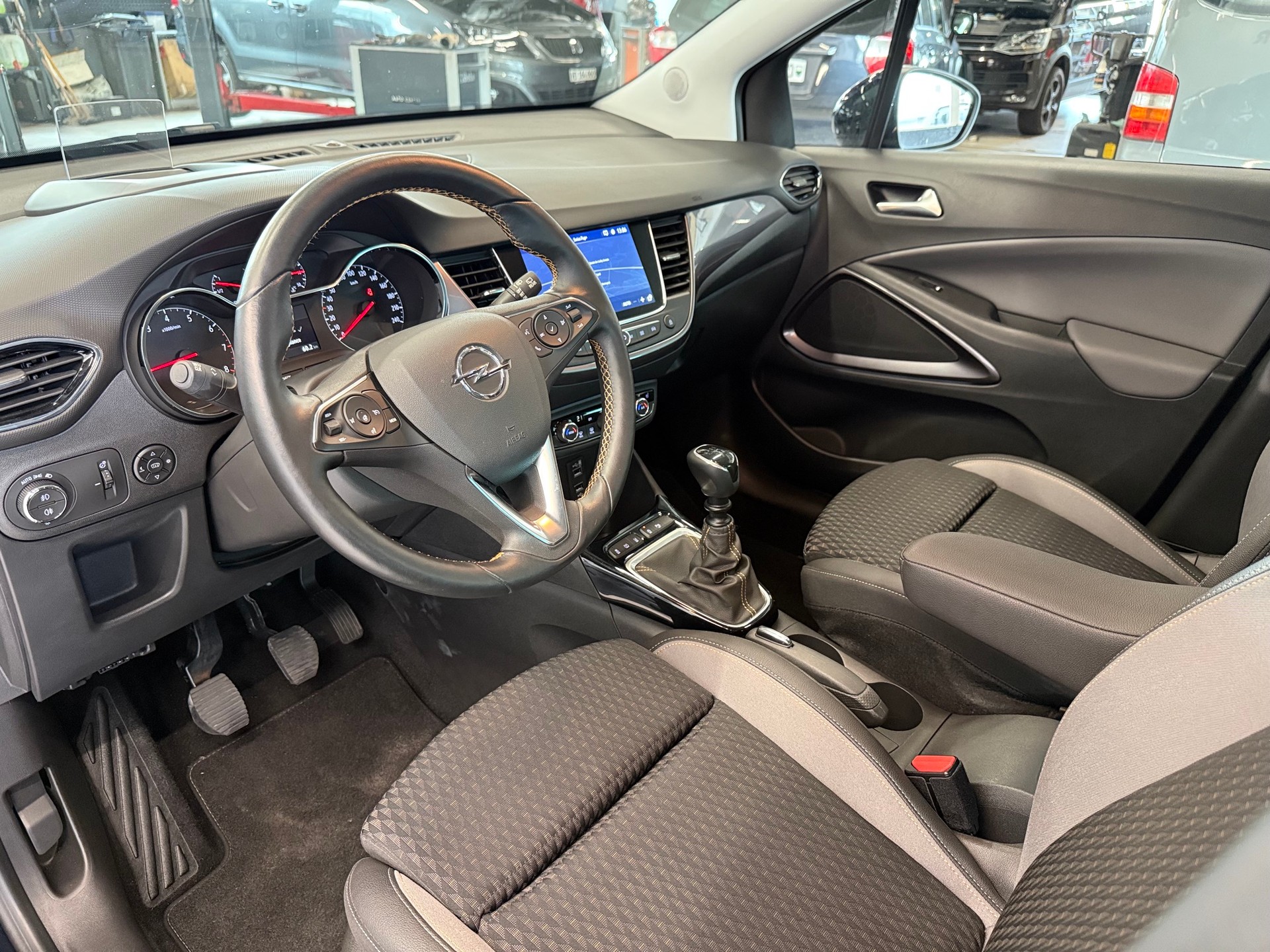 OPEL Crossland X 1.2i Ultimate-image-11
