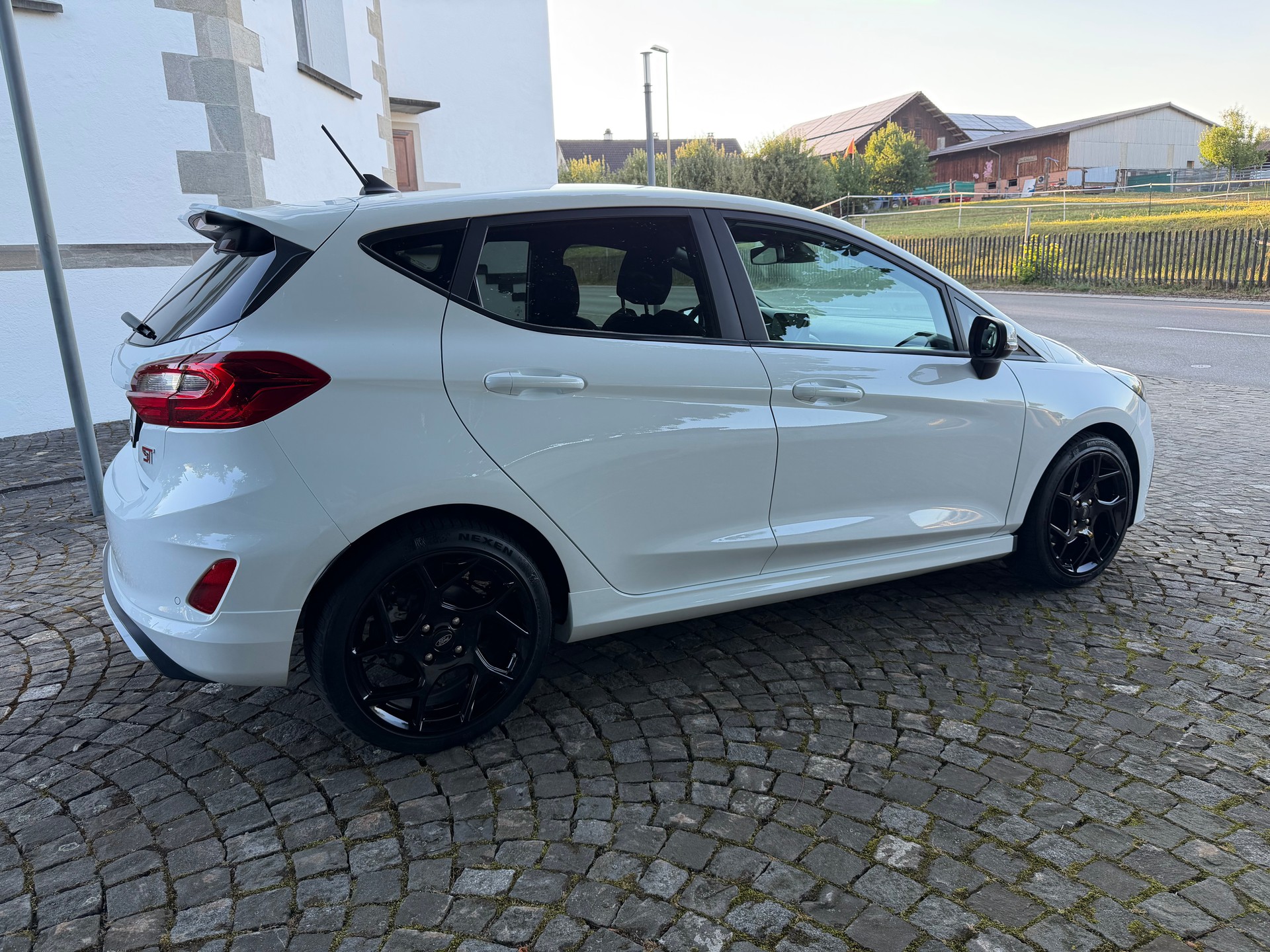 FORD Fiesta 1.5 SCTi ST Performance / Ab MFK / Service gepflegt / 36 Monate Garantie exkl / LED / Navi / Apple Carplay-image-4