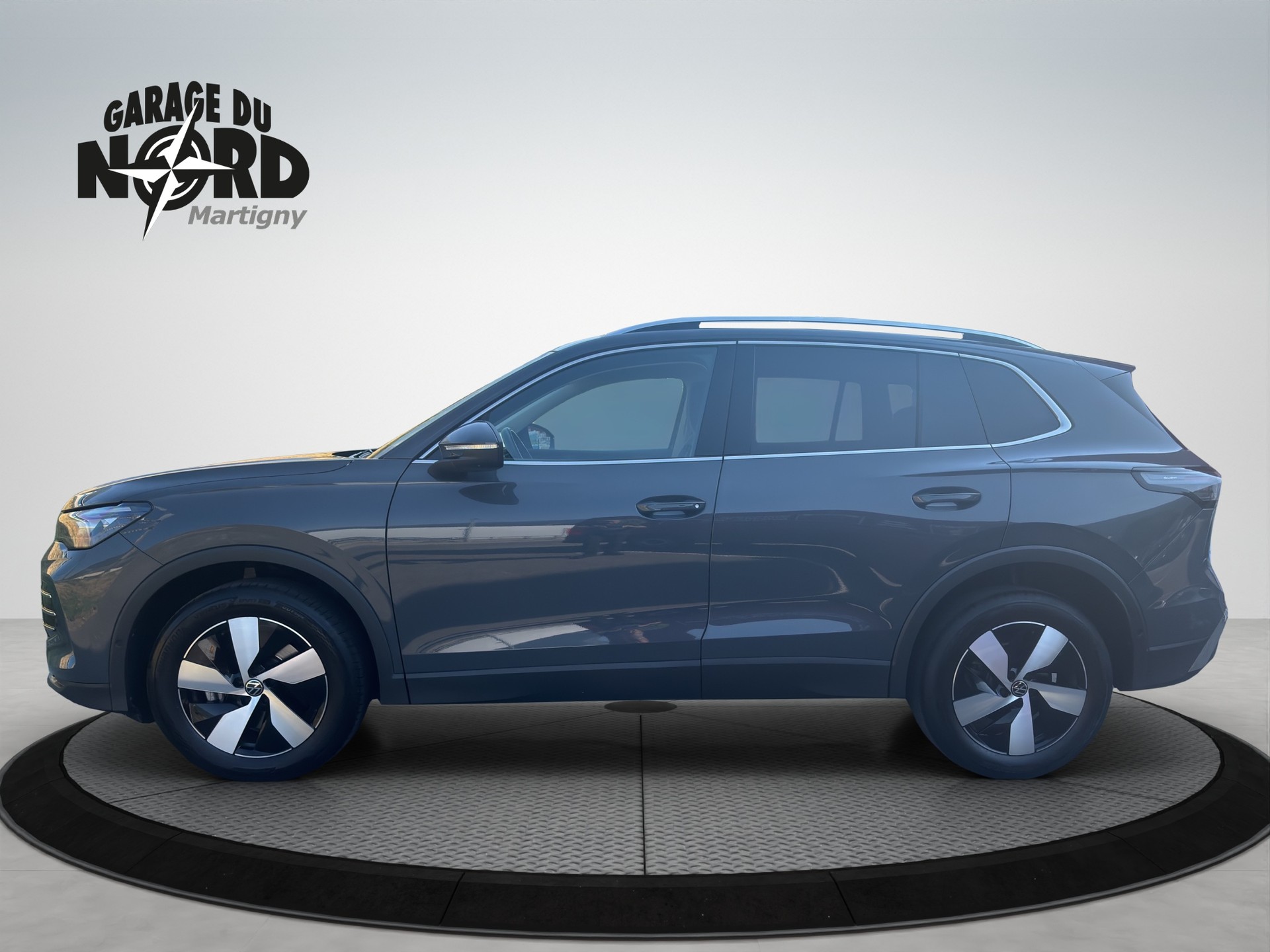 VW Tiguan 2.0 TDI SCR Elegance 4Motion DSG-image-2