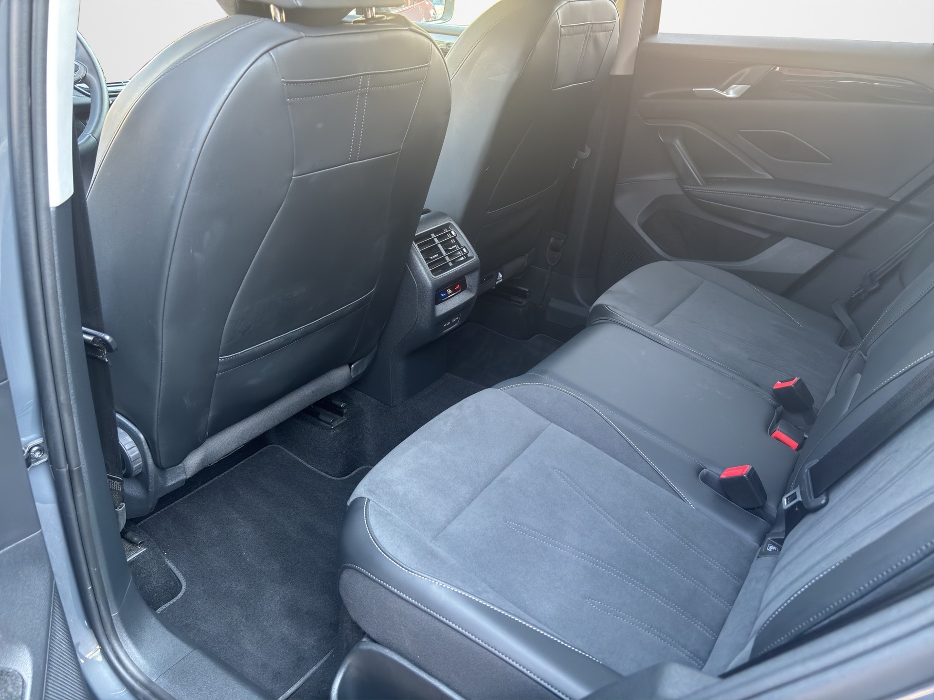 VW Tiguan 2.0 TDI SCR Elegance 4Motion DSG-image-10