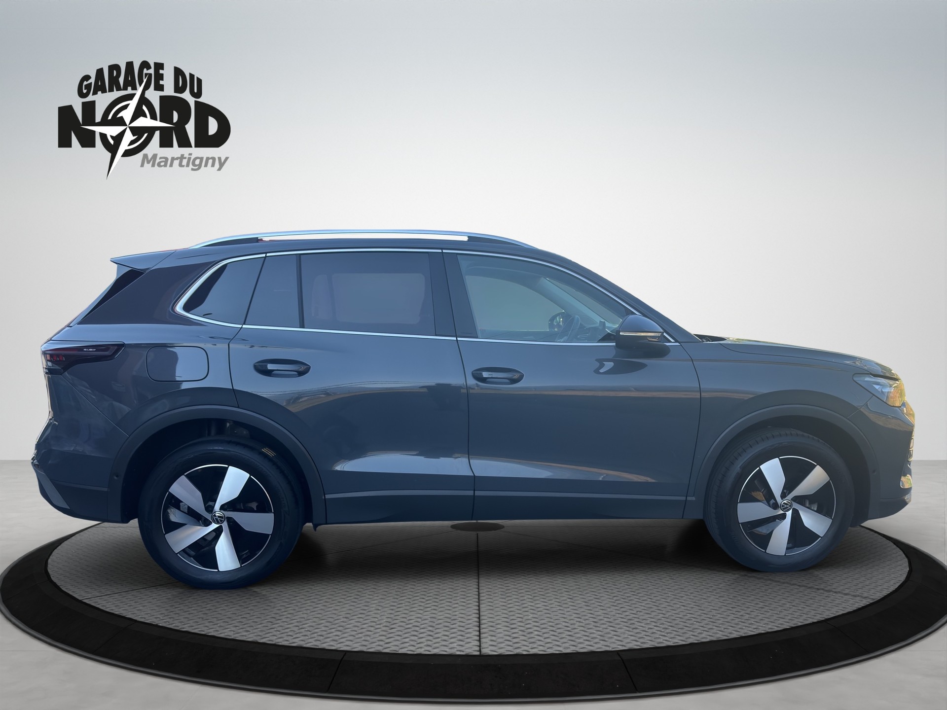 VW Tiguan 2.0 TDI SCR Elegance 4Motion DSG-image-6