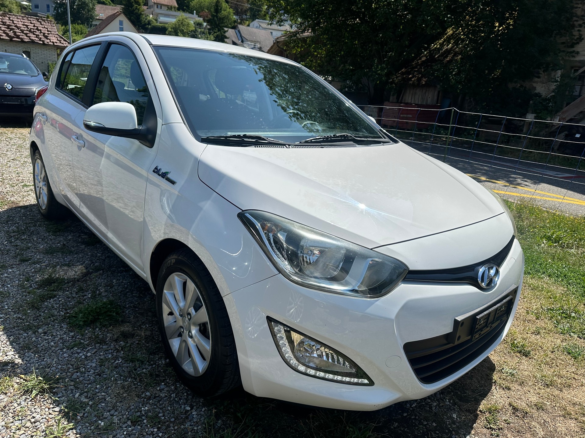 HYUNDAI i20 1.4 Premium-image-1