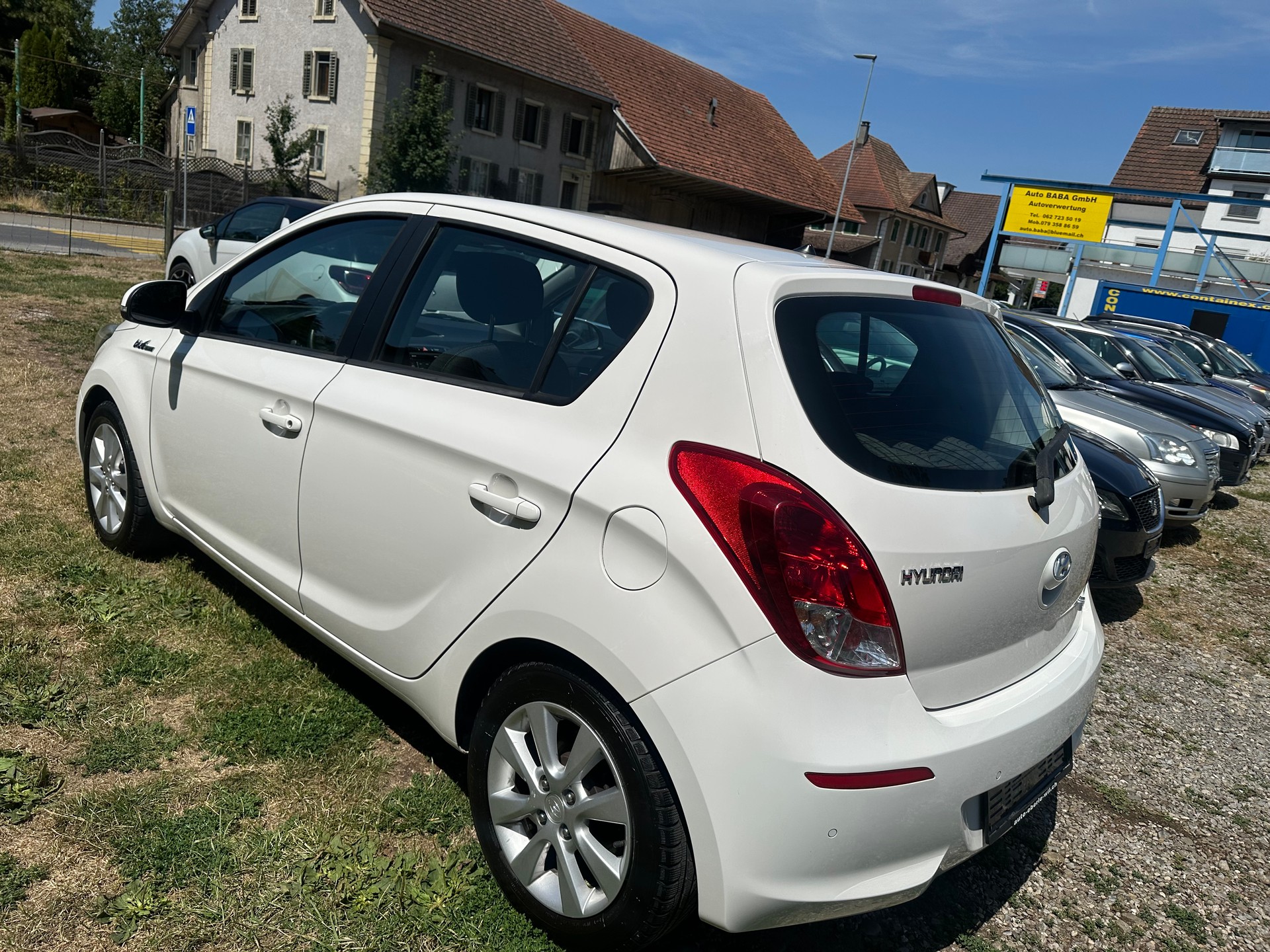 HYUNDAI i20 1.4 Premium-image-4