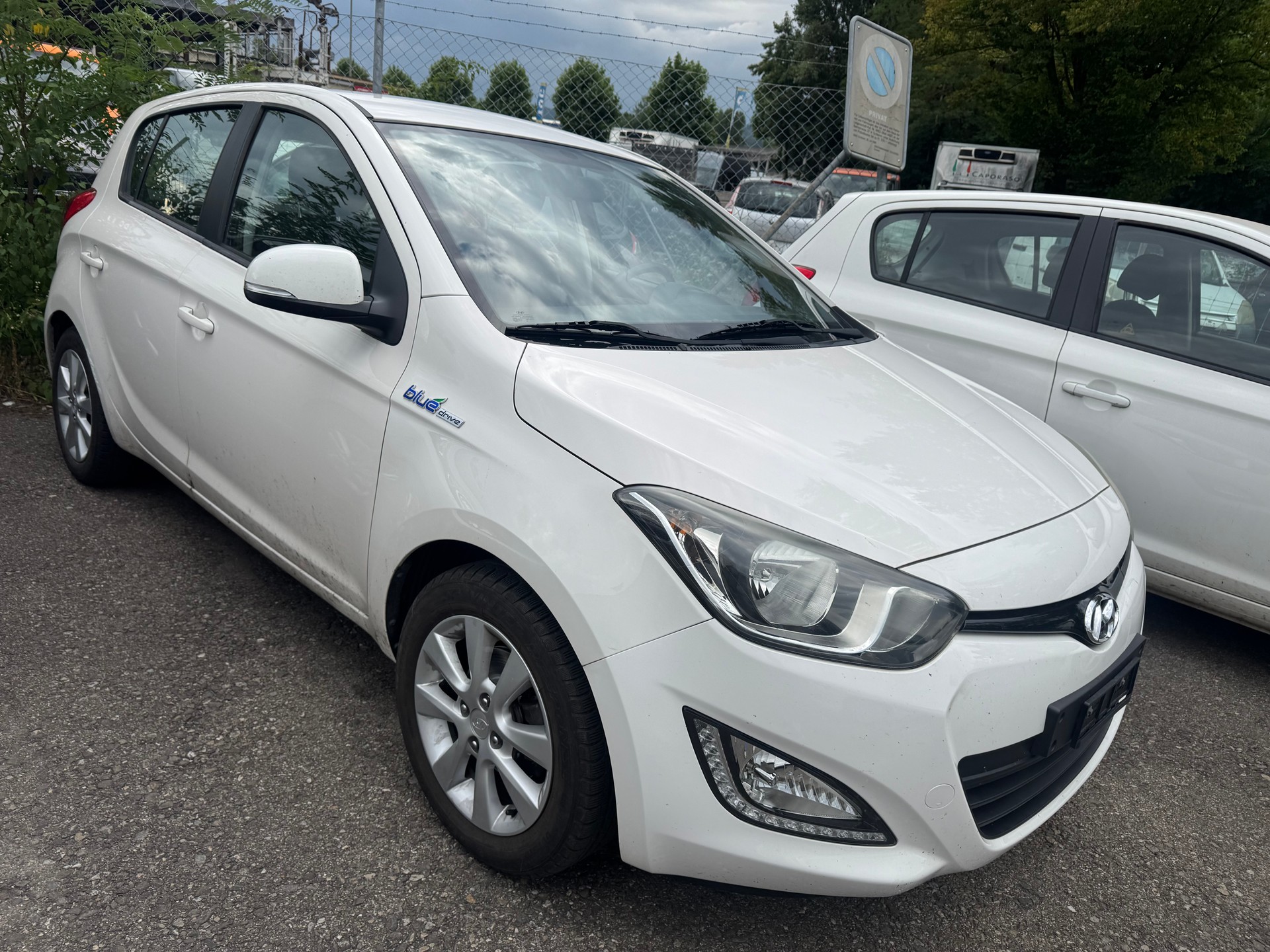 HYUNDAI i20 1.4 Premium-image-2