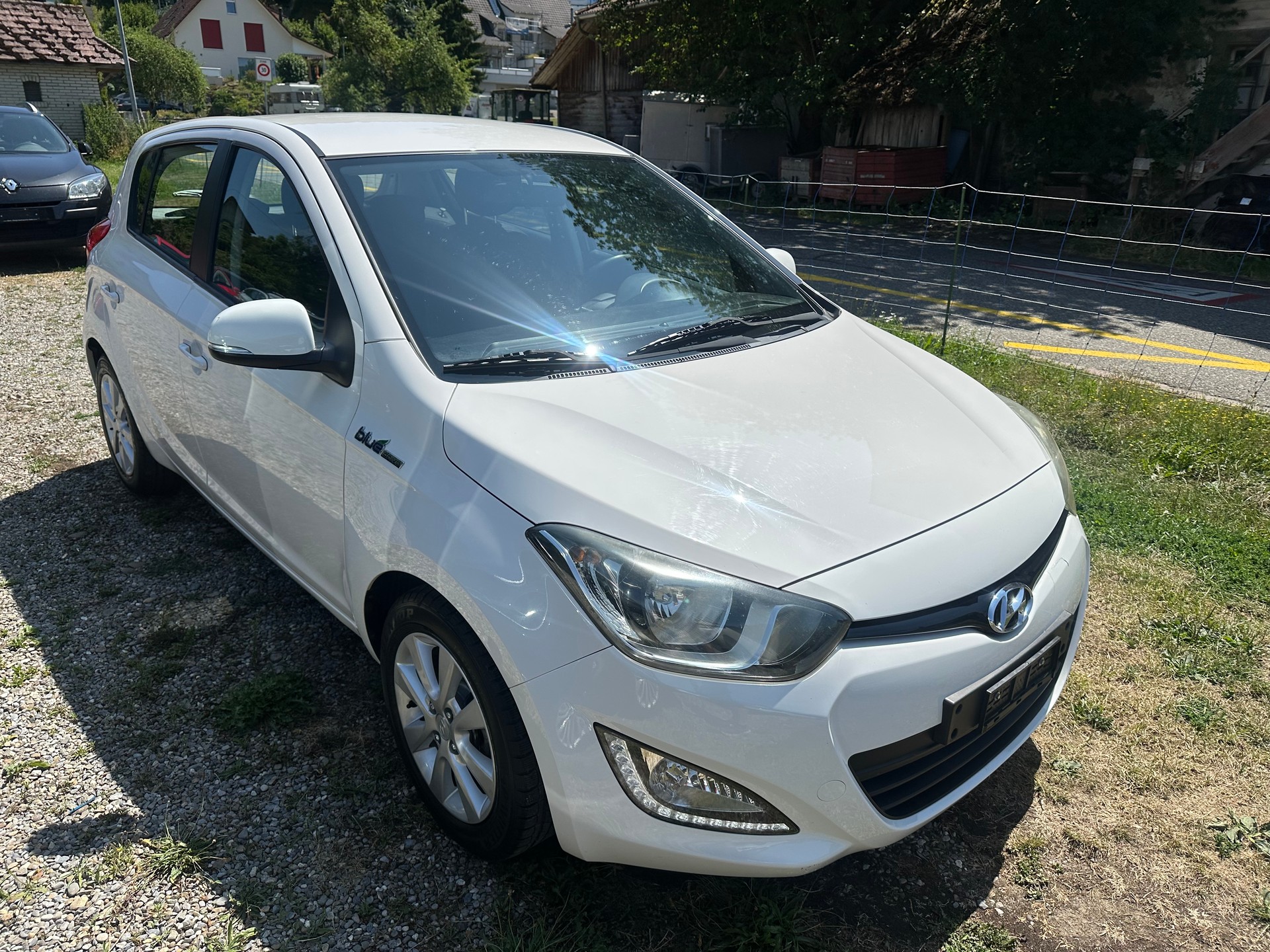 HYUNDAI i20 1.4 Premium-image-3