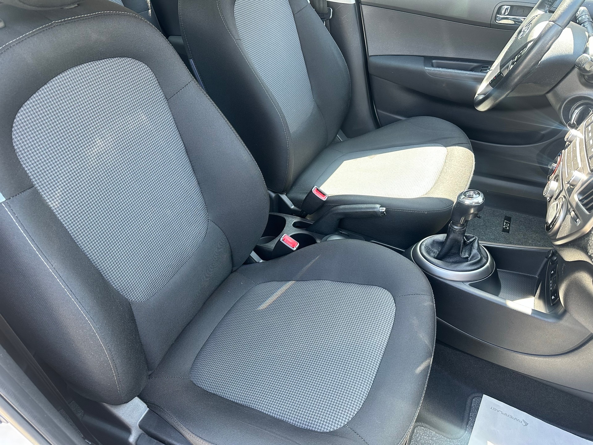 HYUNDAI i20 1.4 Premium-image-7