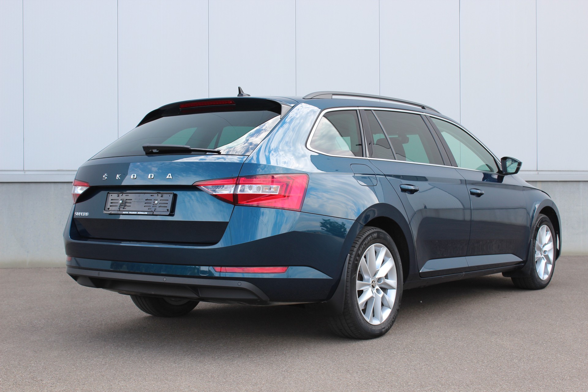 SKODA Superb Combi 1.5 TSI DSG-image-3