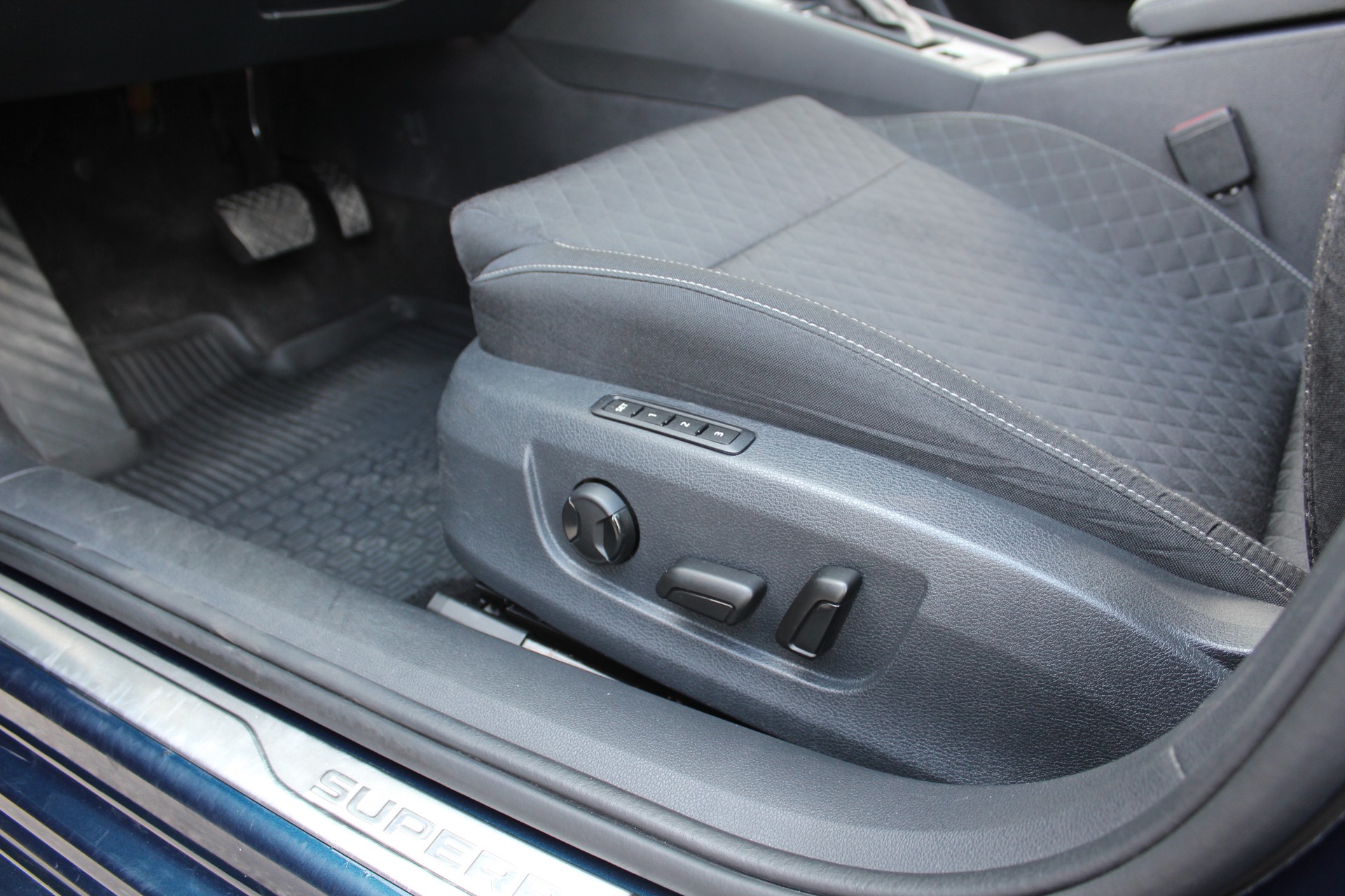 SKODA Superb Combi 1.5 TSI DSG-image-10