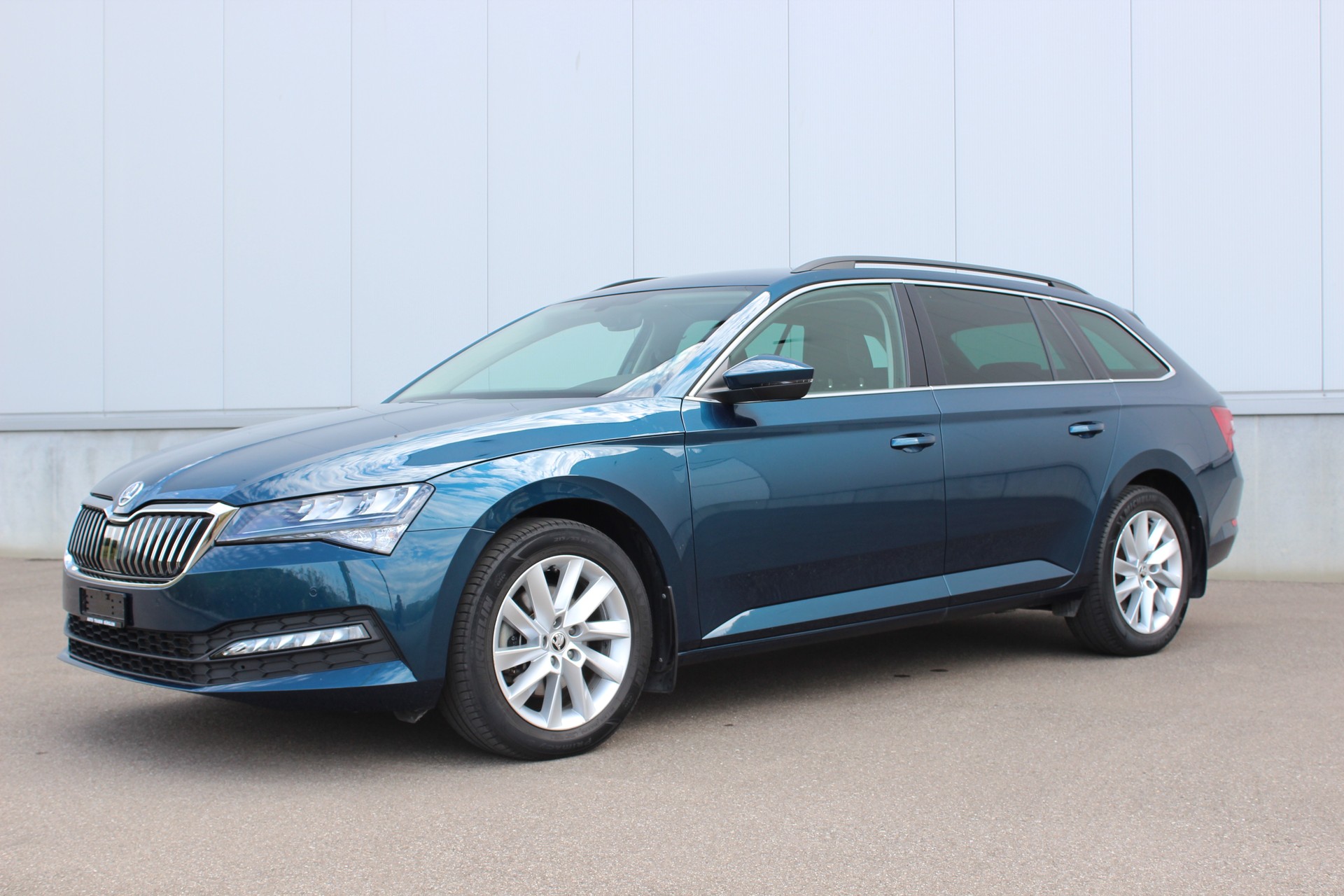 SKODA Superb Combi 1.5 TSI DSG-image-1