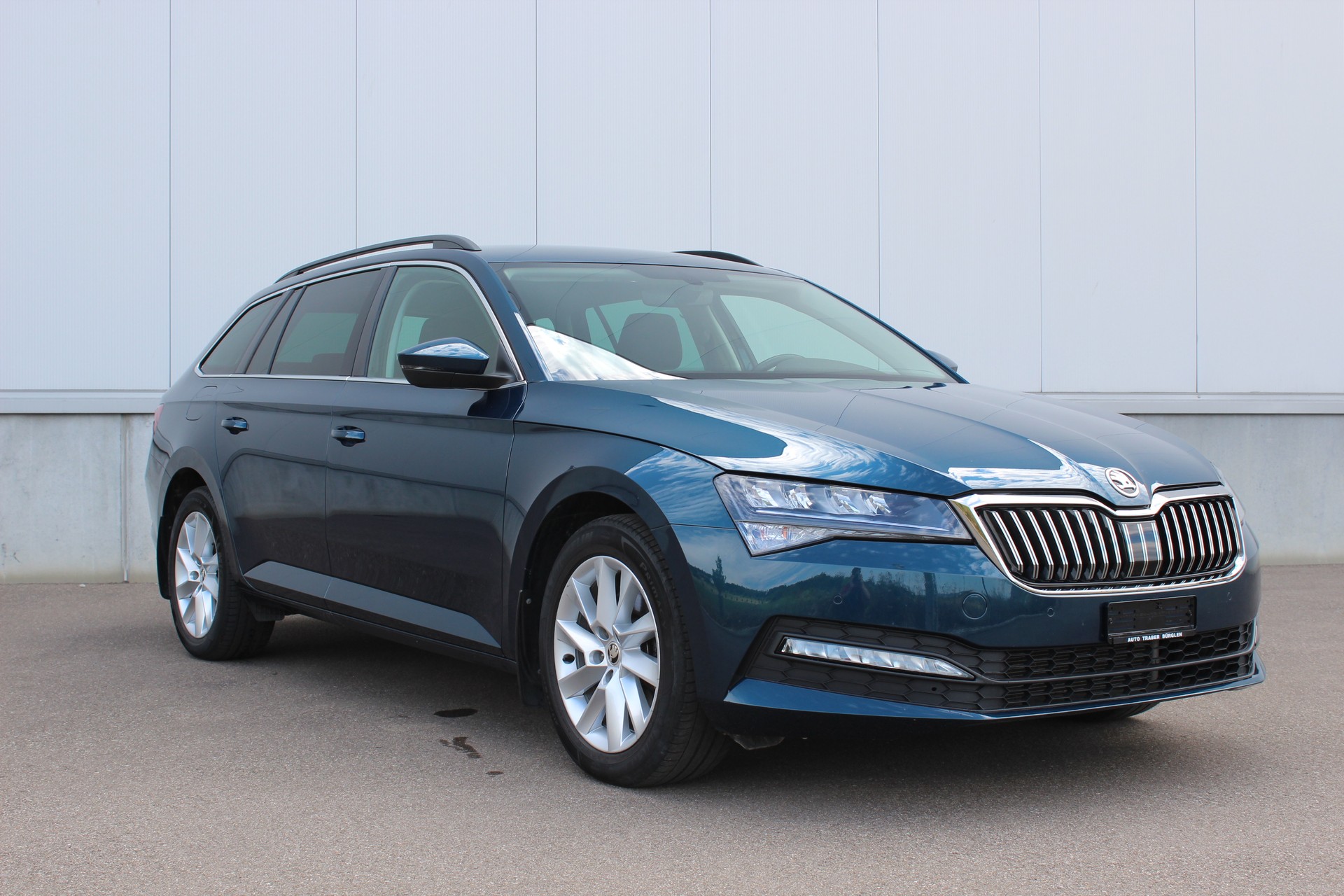 SKODA Superb Combi 1.5 TSI DSG-image-2
