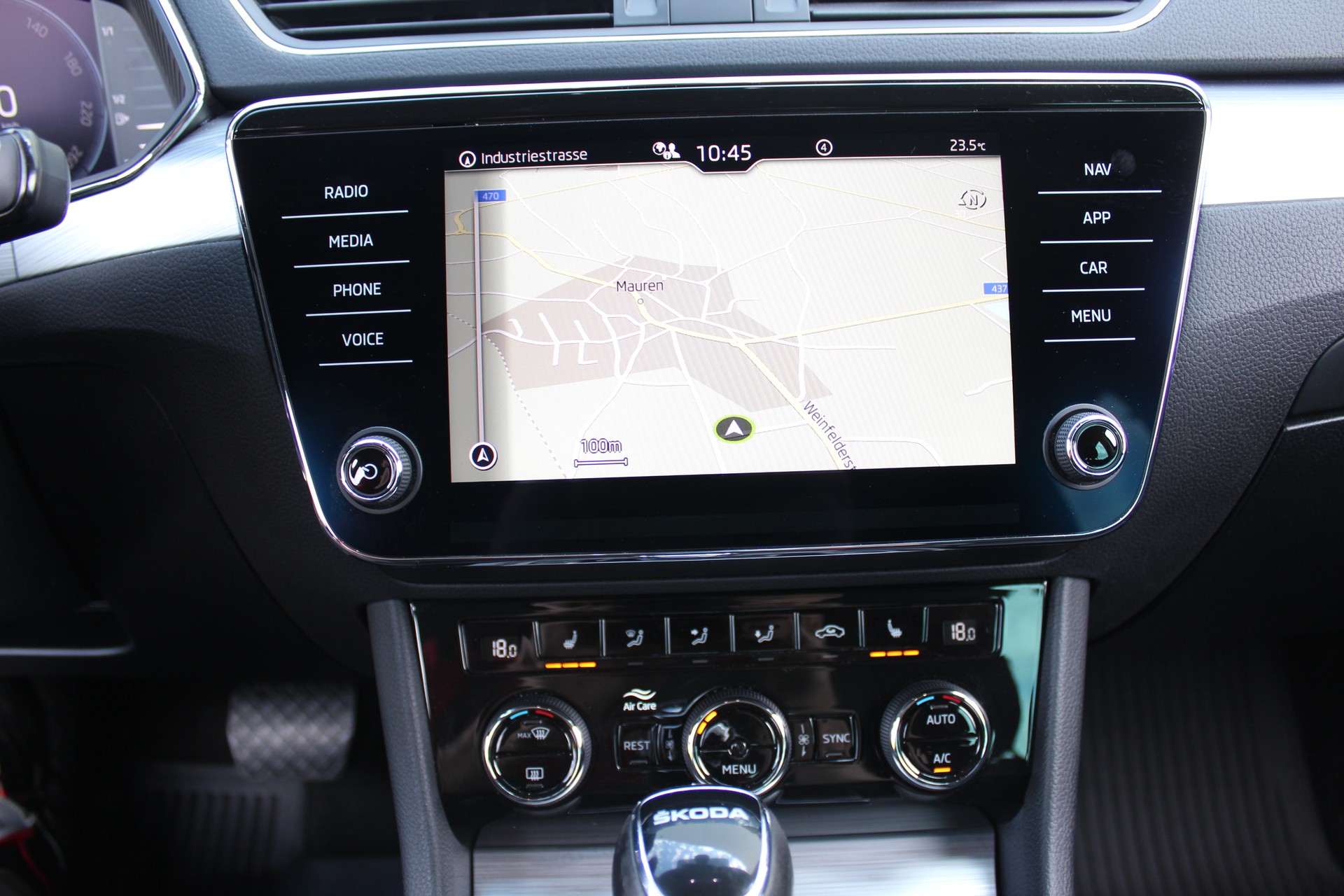 SKODA Superb Combi 1.5 TSI DSG-image-9