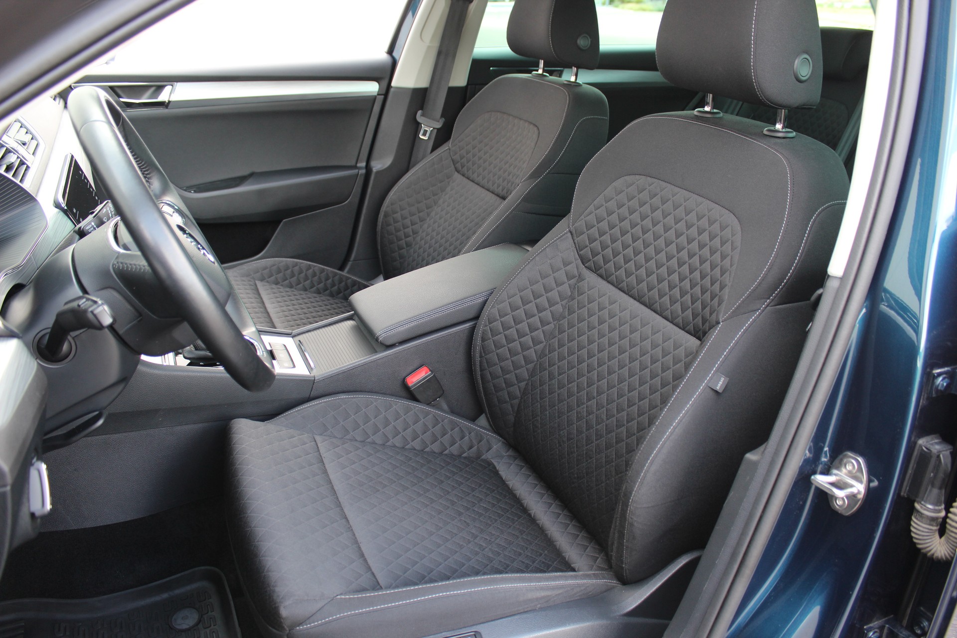 SKODA Superb Combi 1.5 TSI DSG-image-5