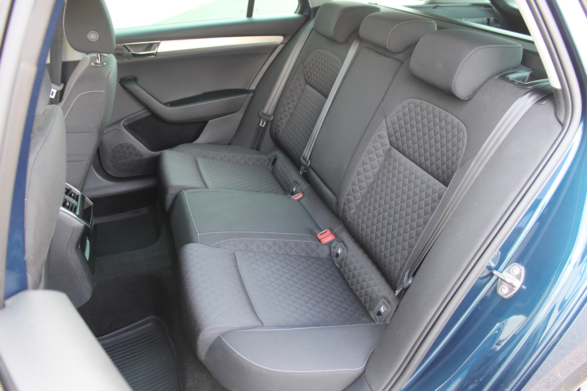 SKODA Superb Combi 1.5 TSI DSG-image-7