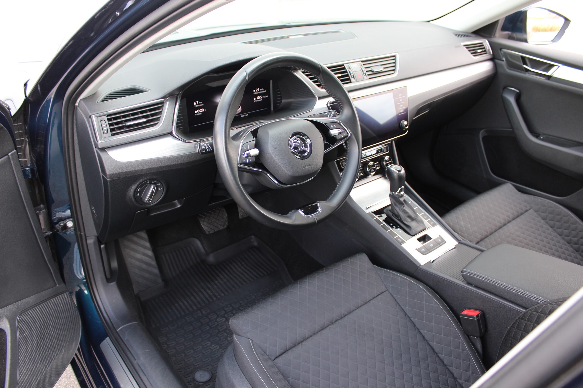 SKODA Superb Combi 1.5 TSI DSG-image-6
