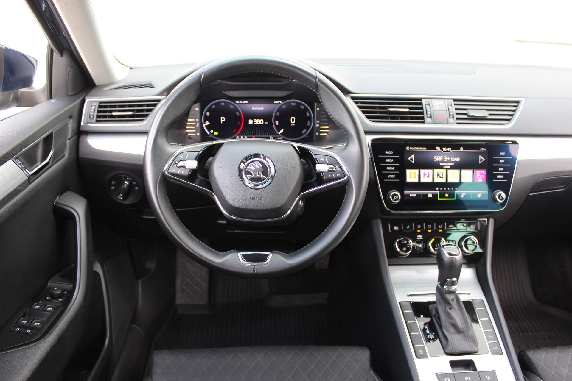 SKODA Superb Combi 1.5 TSI DSG-image-8