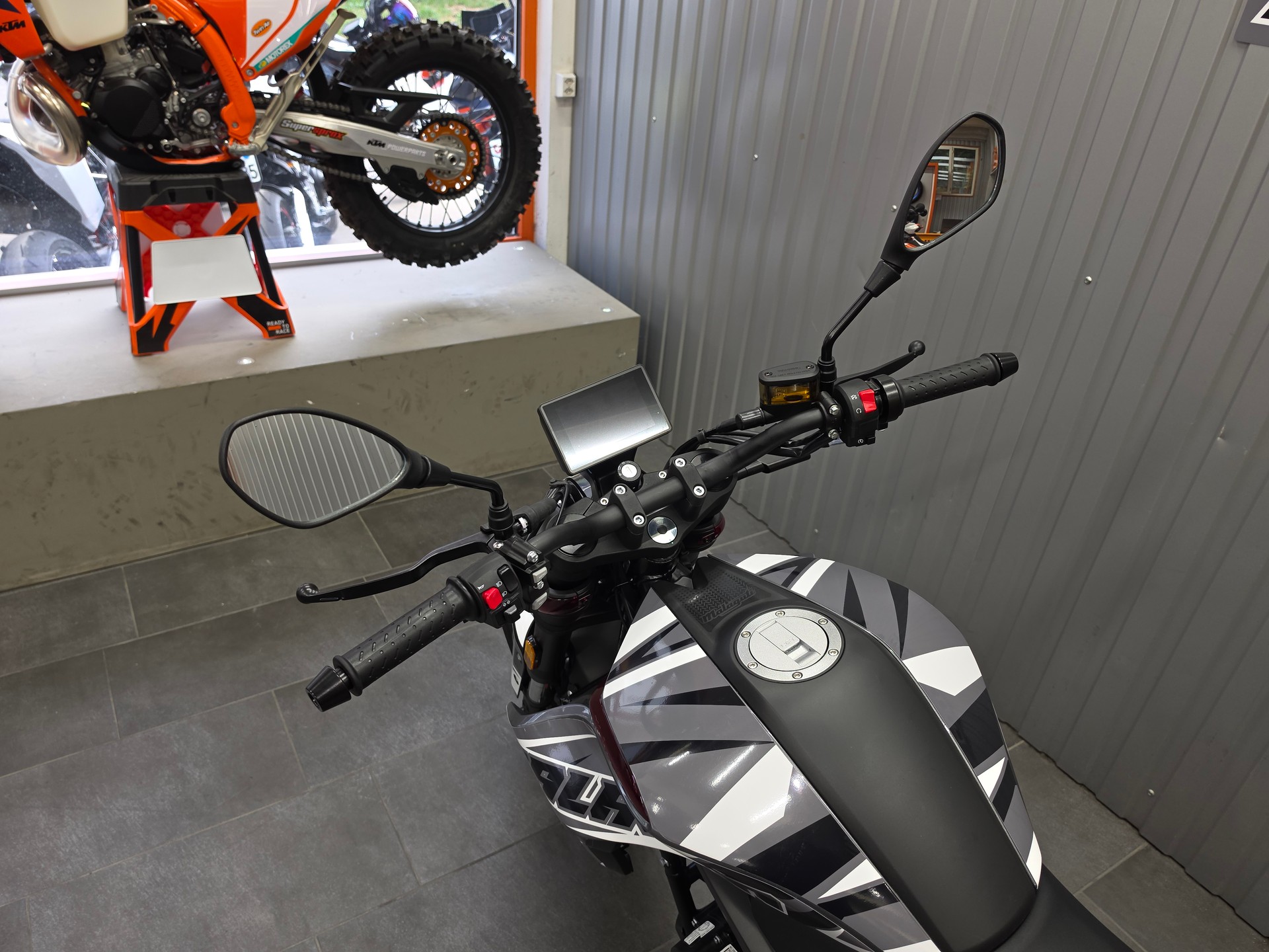 MALAGUTI Drakon 125 ABS-image-4