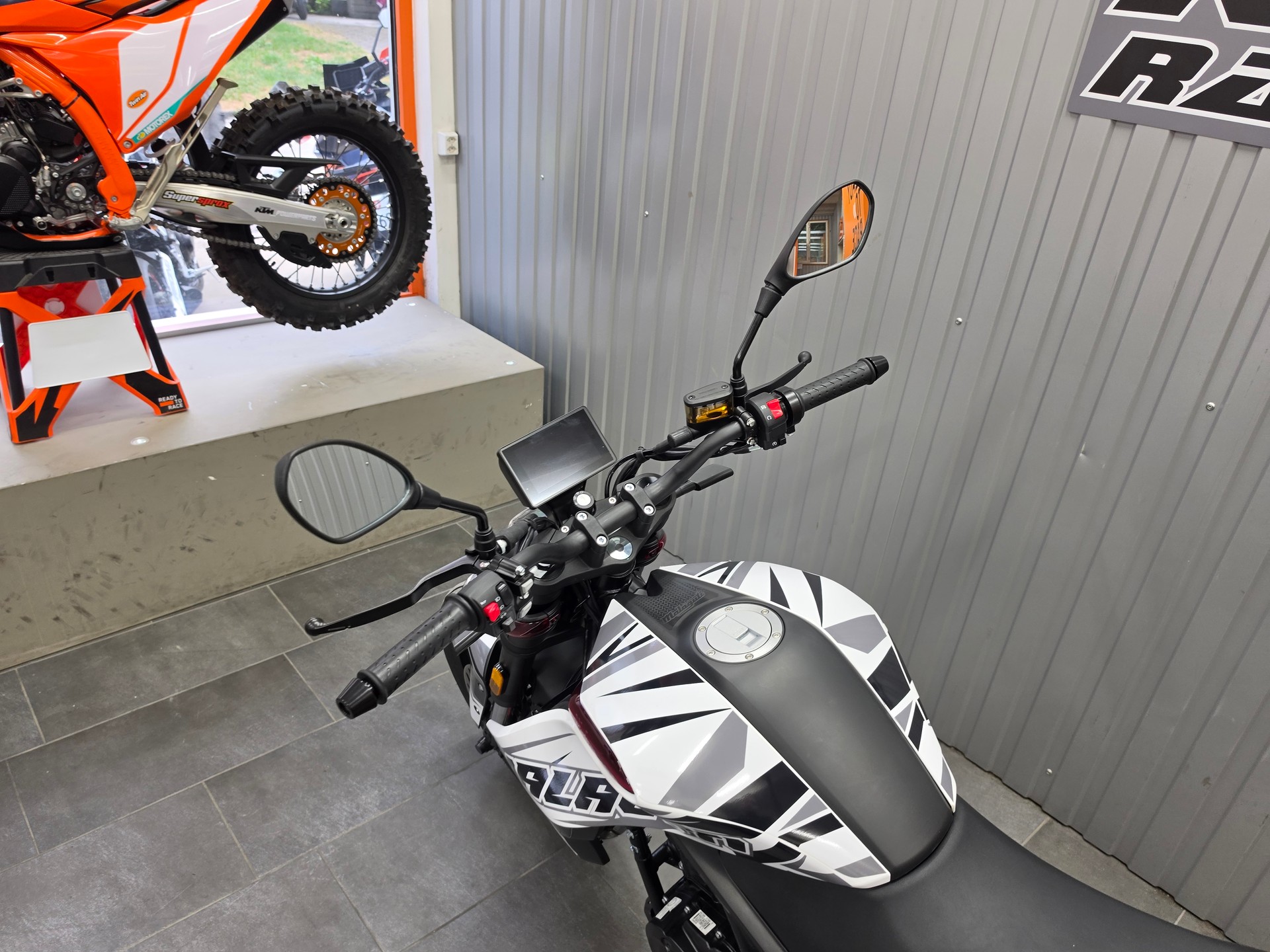 MALAGUTI Drakon 125 ABS-image-9